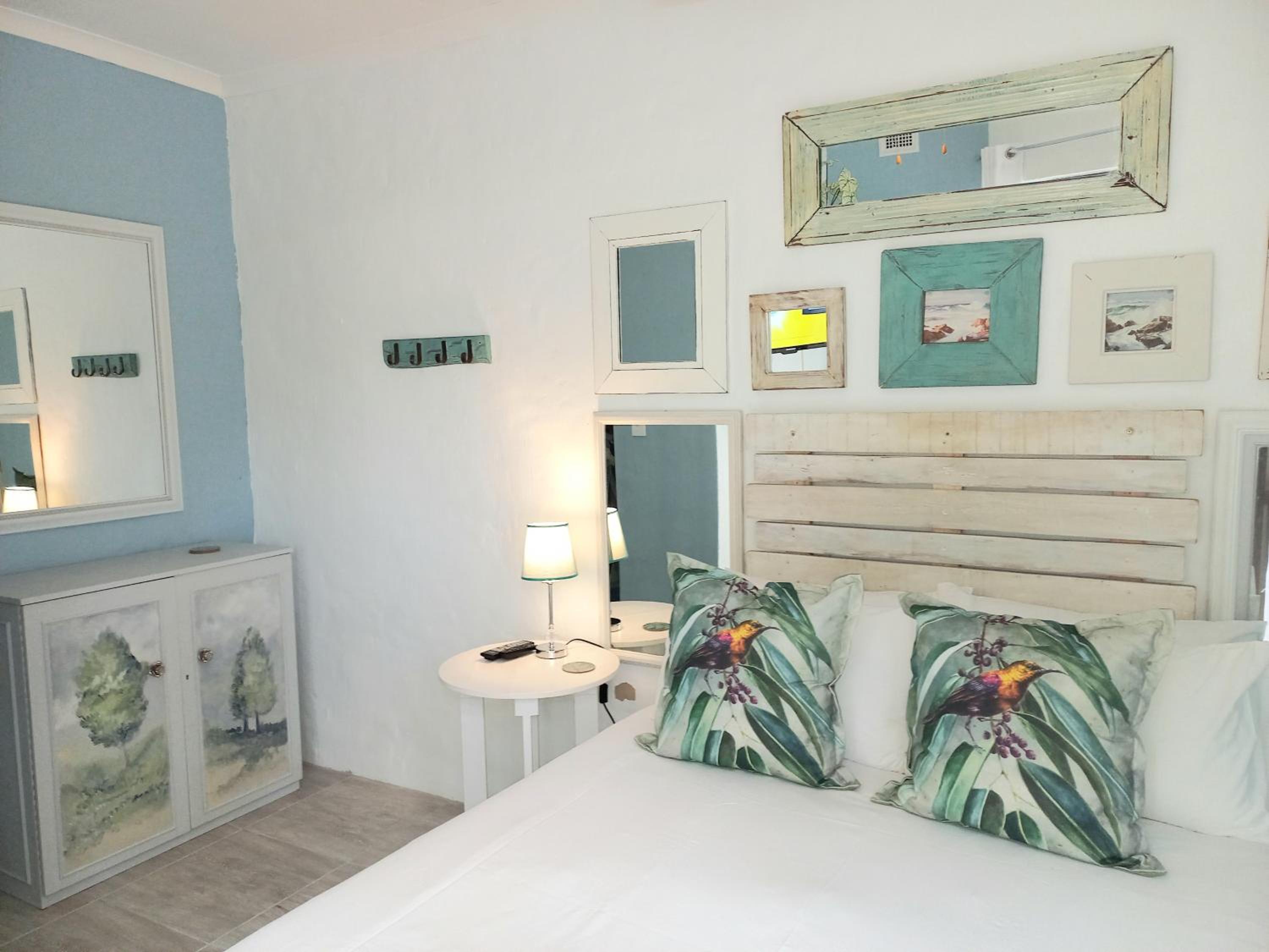 Pebble Cove Outside Room - Private Entrance - Twelve square metres