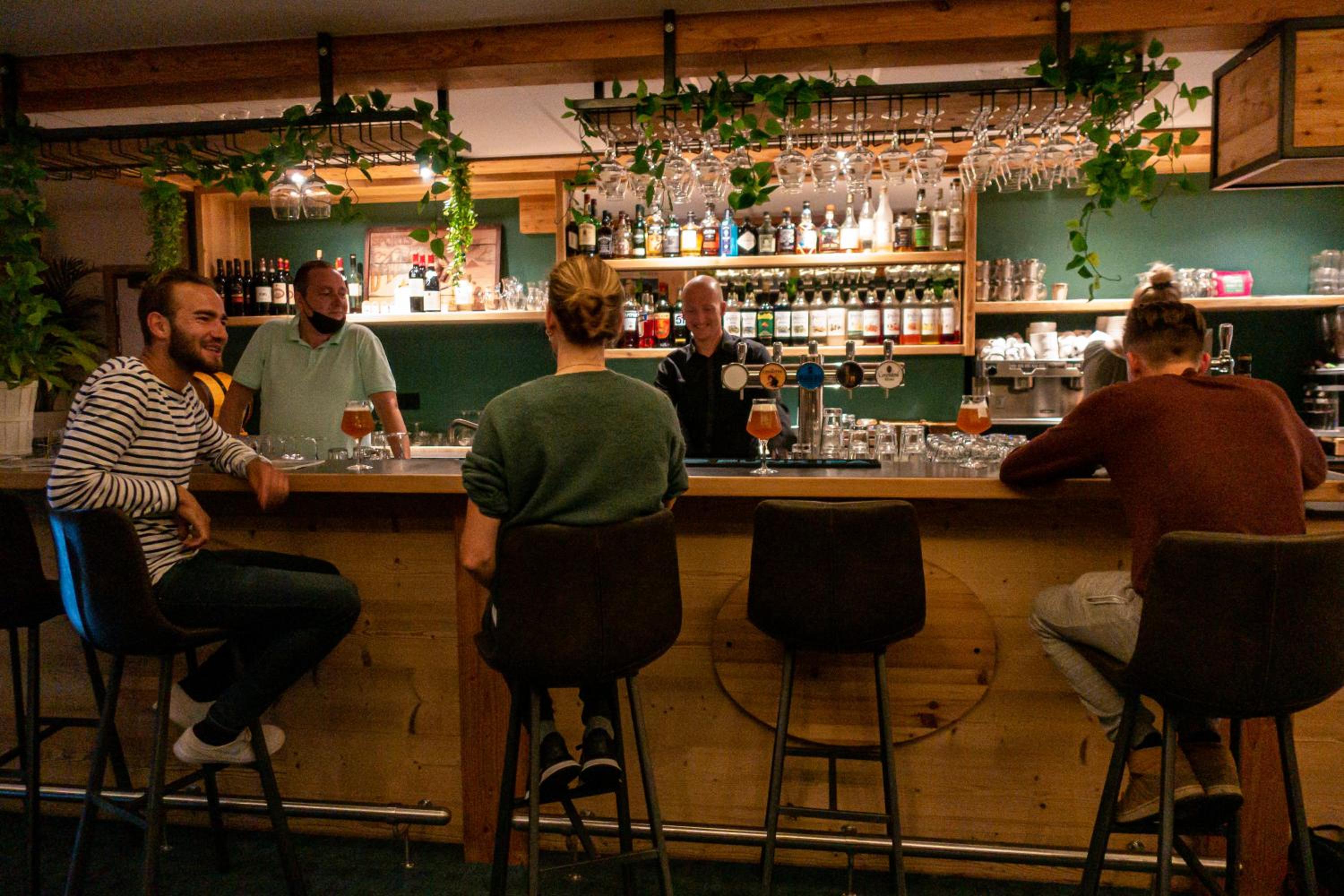 bar