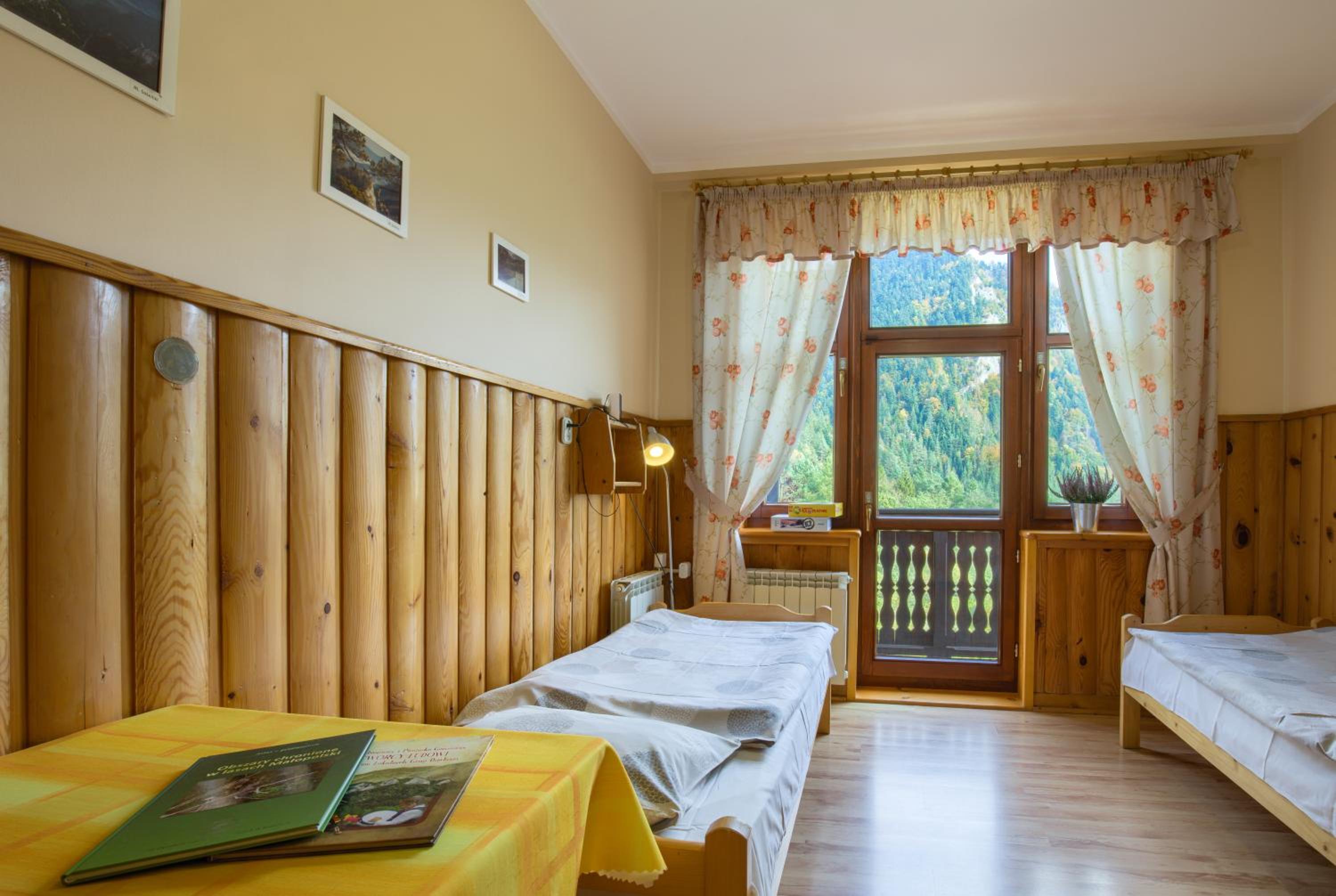 Schronisko PTTK Trzy Korony view 3