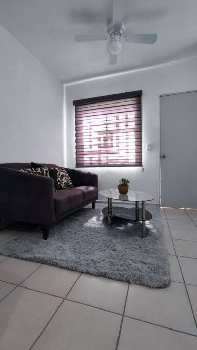 Hogar tranquilo, cerca de marina y plaza comercial