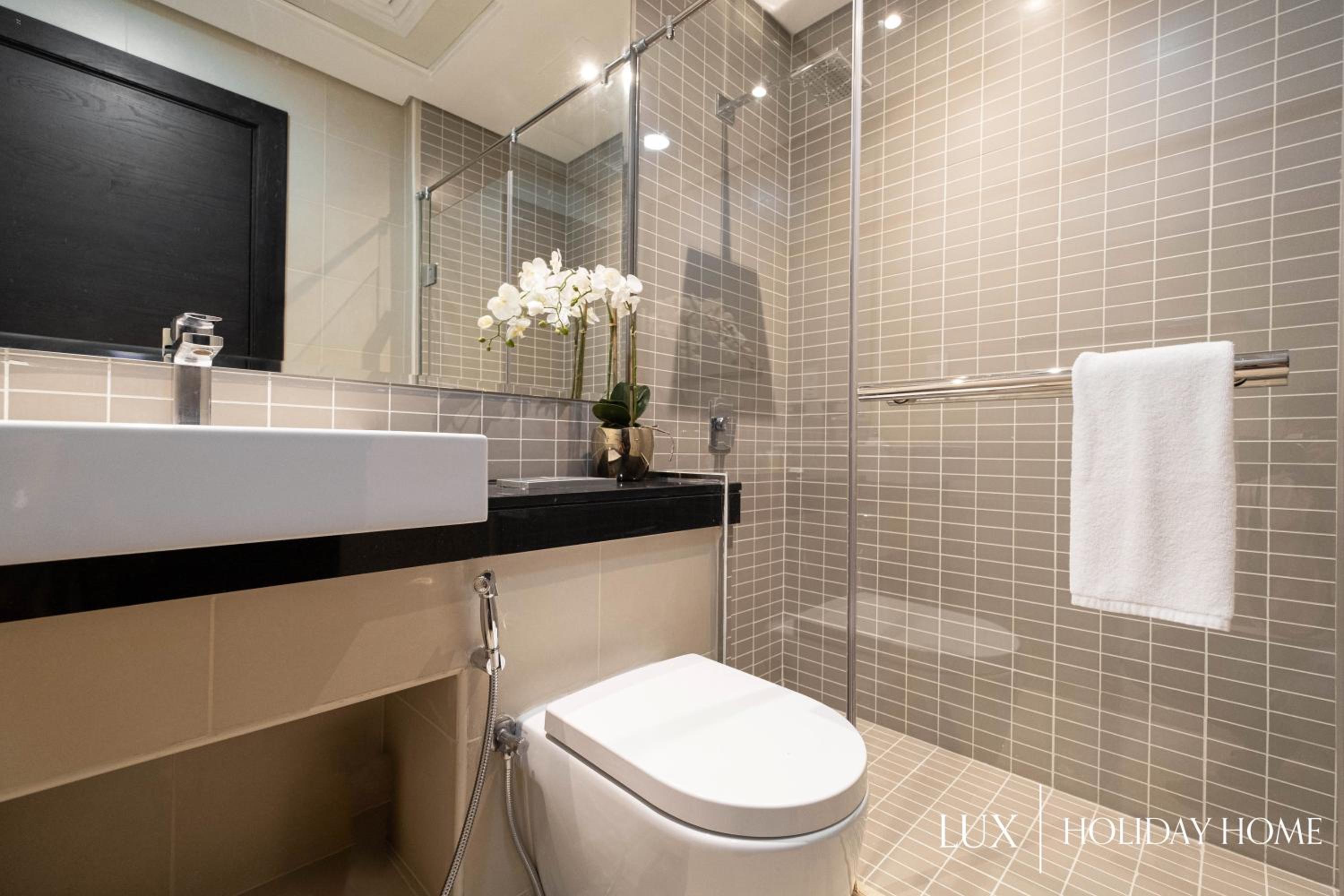 LUX The Silverene Marina view Suite