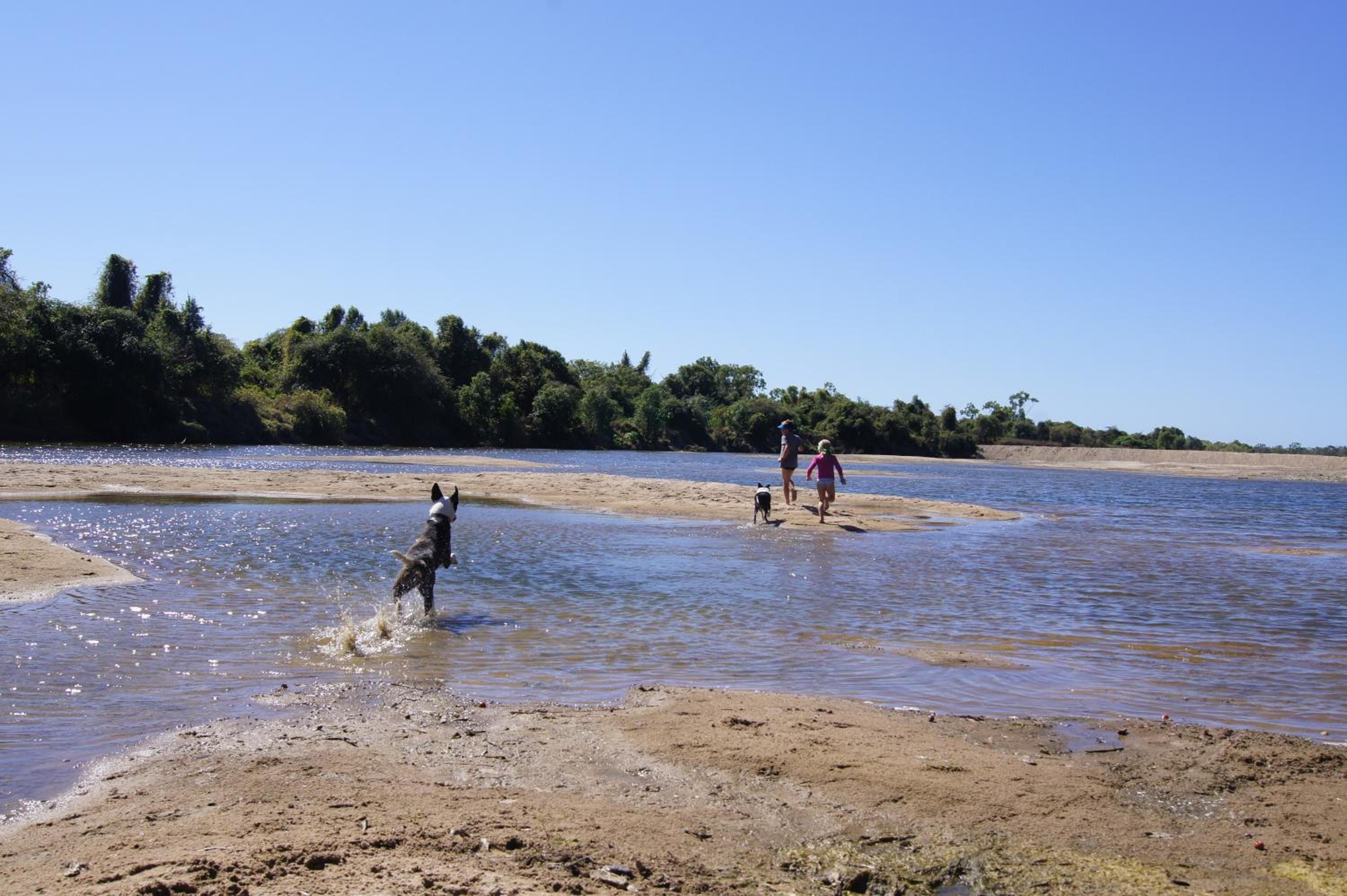 Elliot River Retreat - Pet Friendly