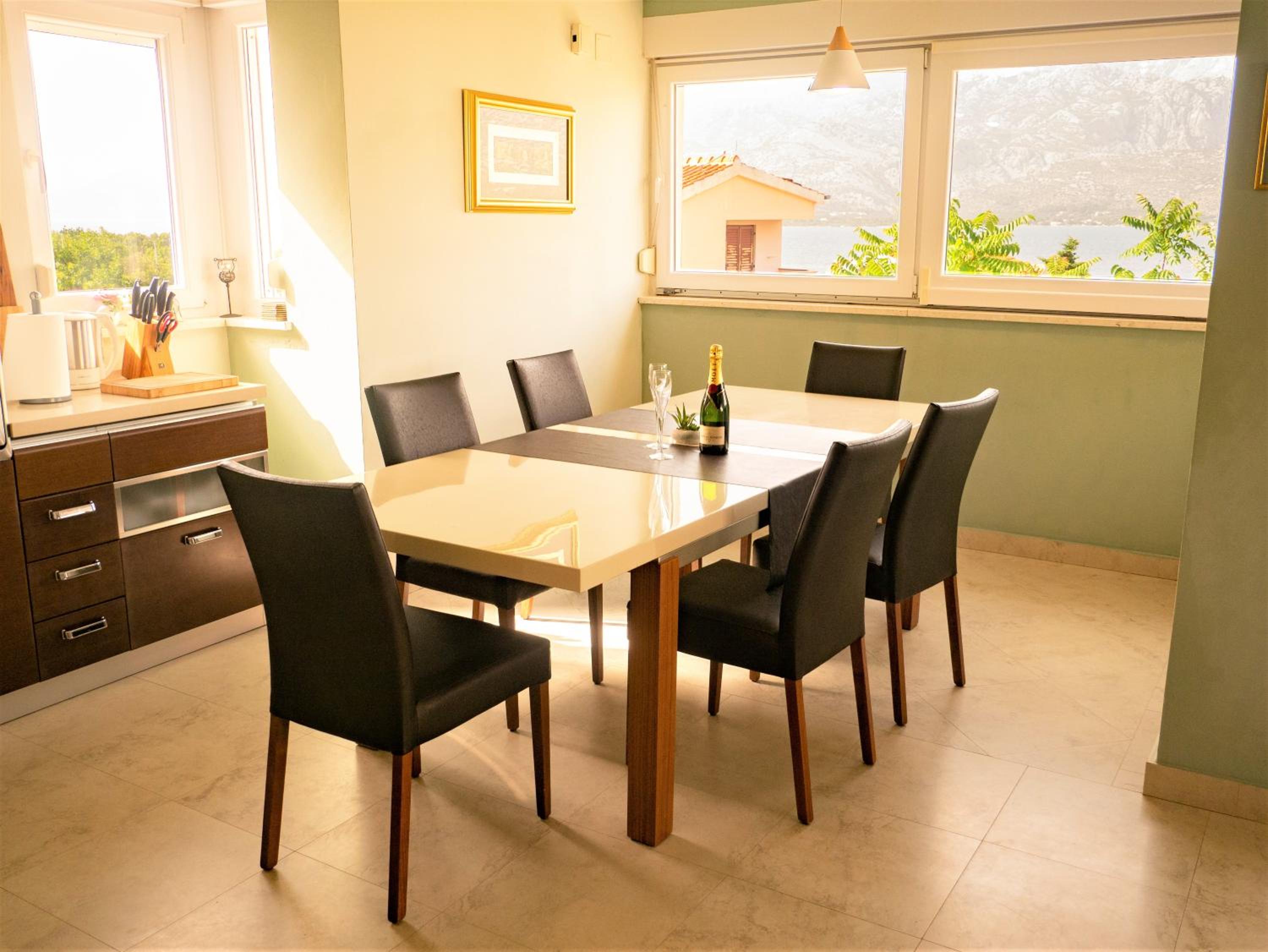 Holiday House Sea&Mountain view 4