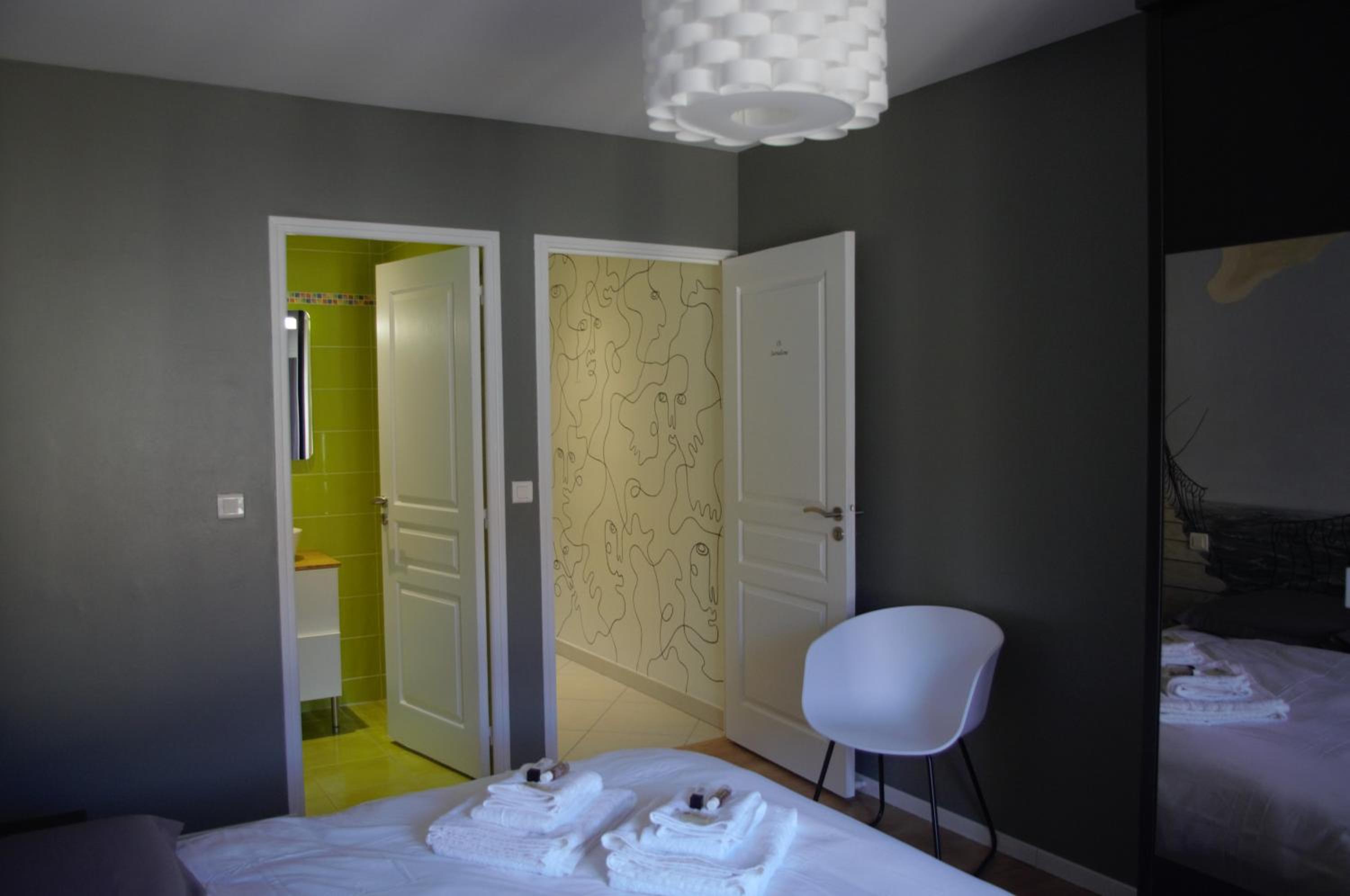 La Maison de L Artiste - Chambres d'hôtes à Verdun - avec jacuzzi view 2