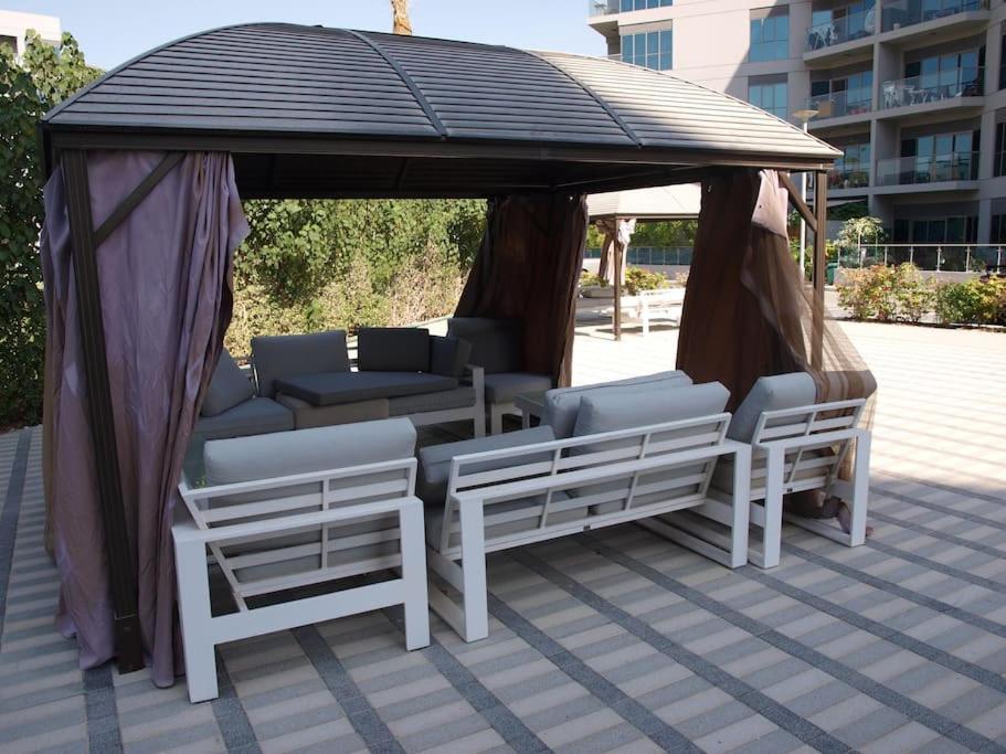 Elegant and comfortably furnished 2BRH apartment in a quiet area!