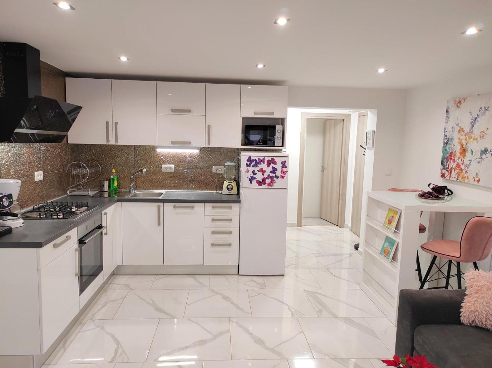 Apartman Dino with heated pool