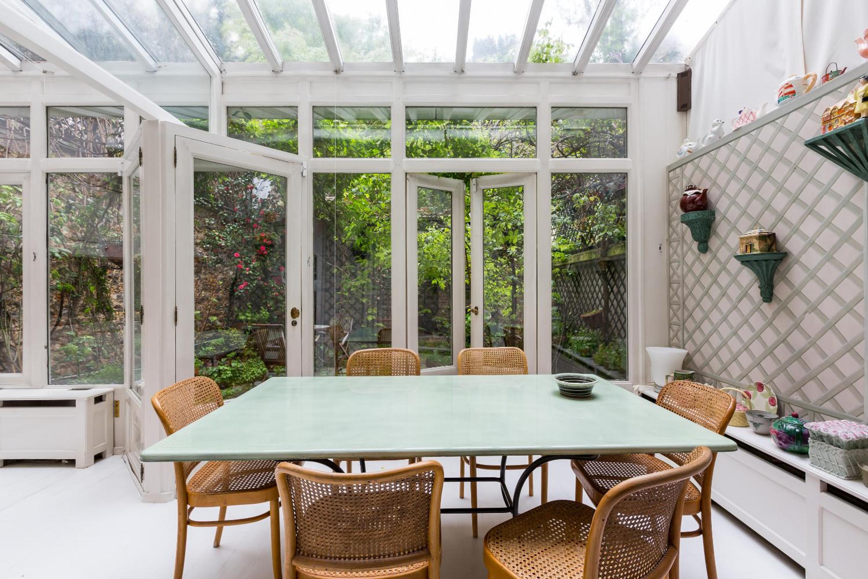 Veeve - Charming Townhouse near Parc Montsouris