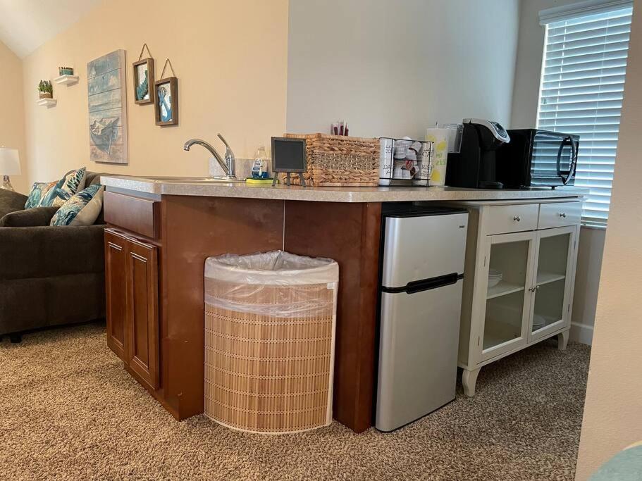 Adorable private 1-bedroom studio on mini-farm. view 2