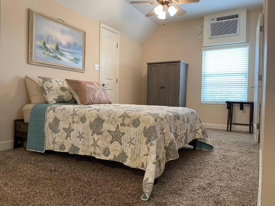 Adorable private 1-bedroom studio on mini-farm. view 3
