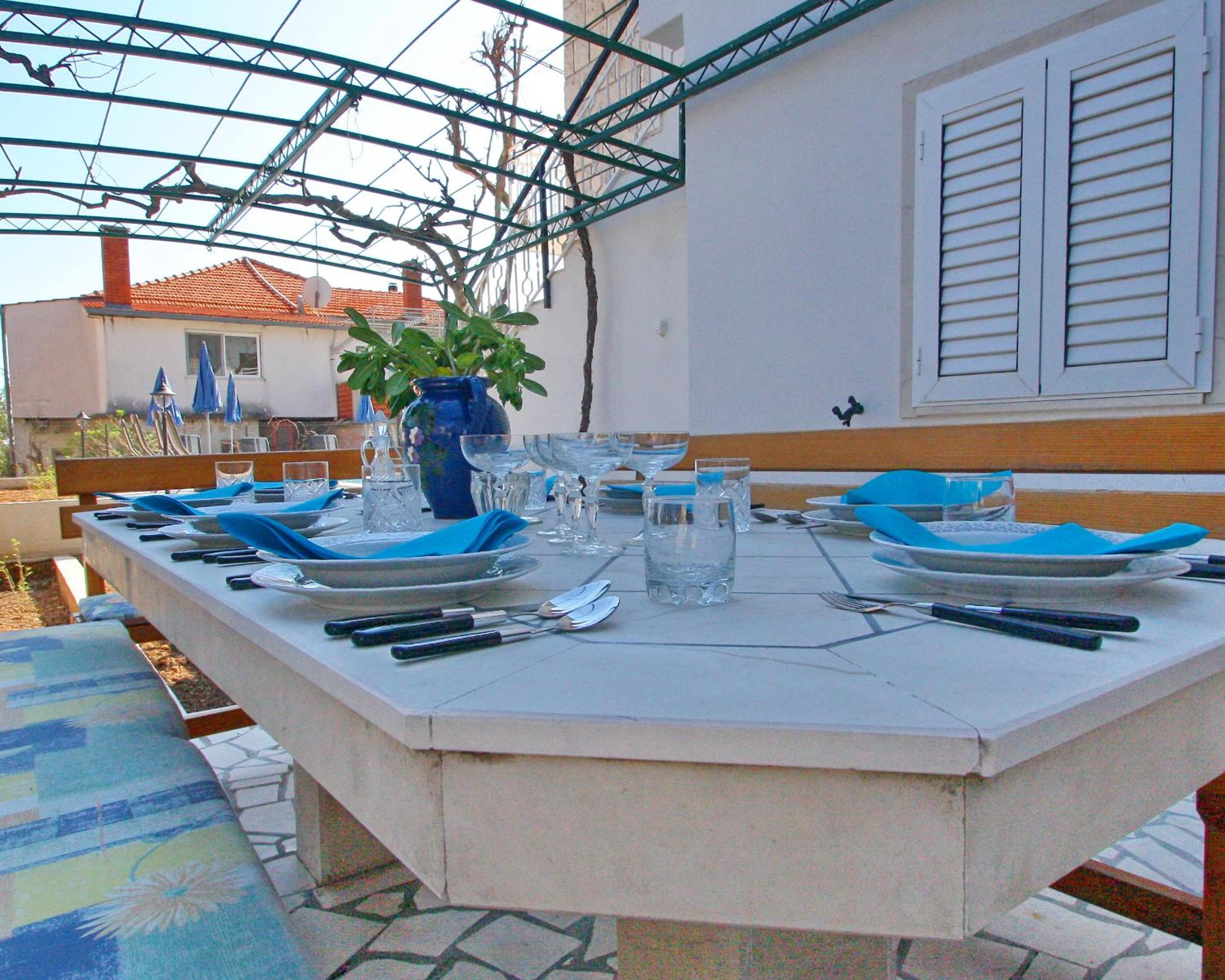 Fancy Holiday Home Igor-Kosta view 2