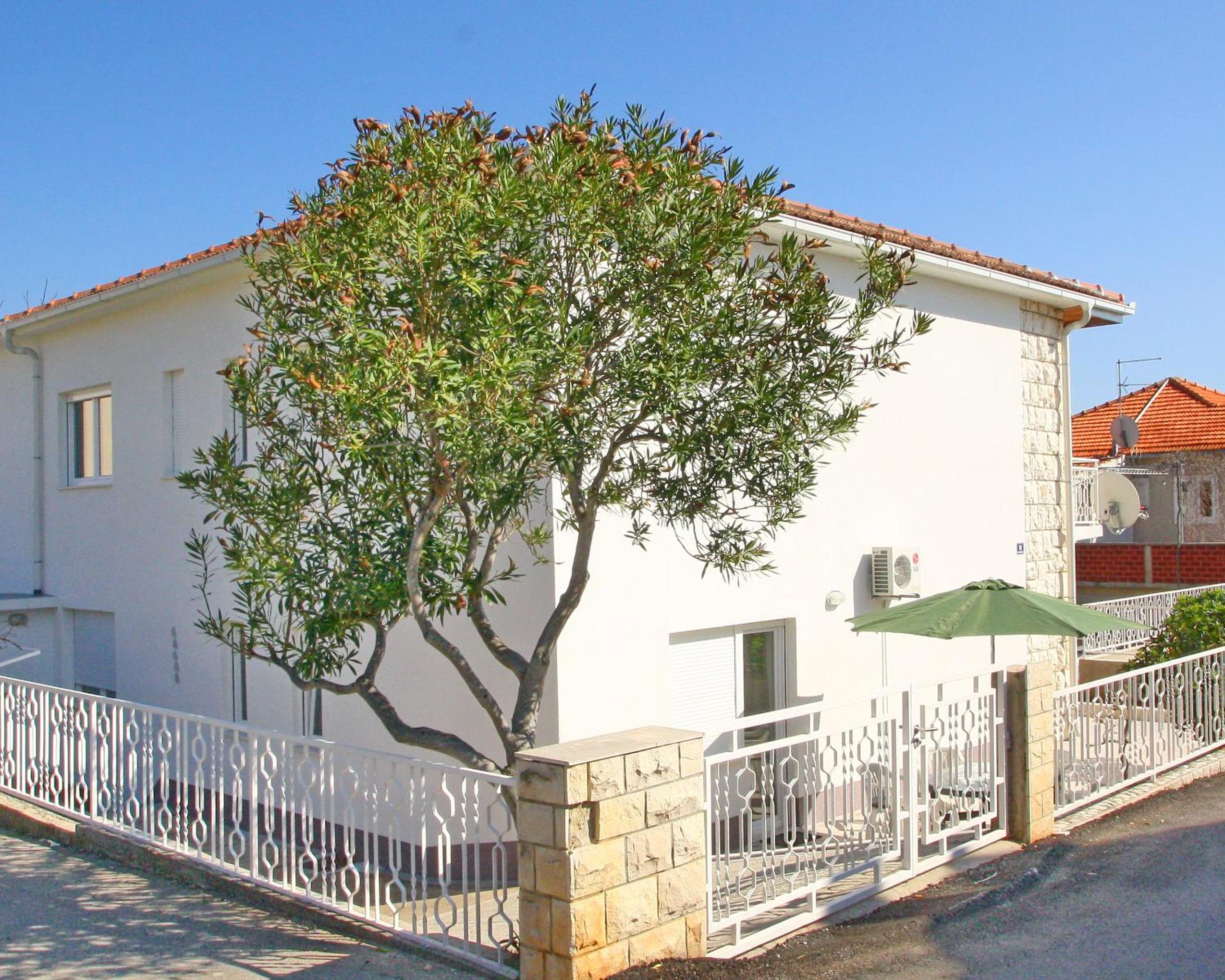 Fancy Holiday Home Igor-Kosta view 3