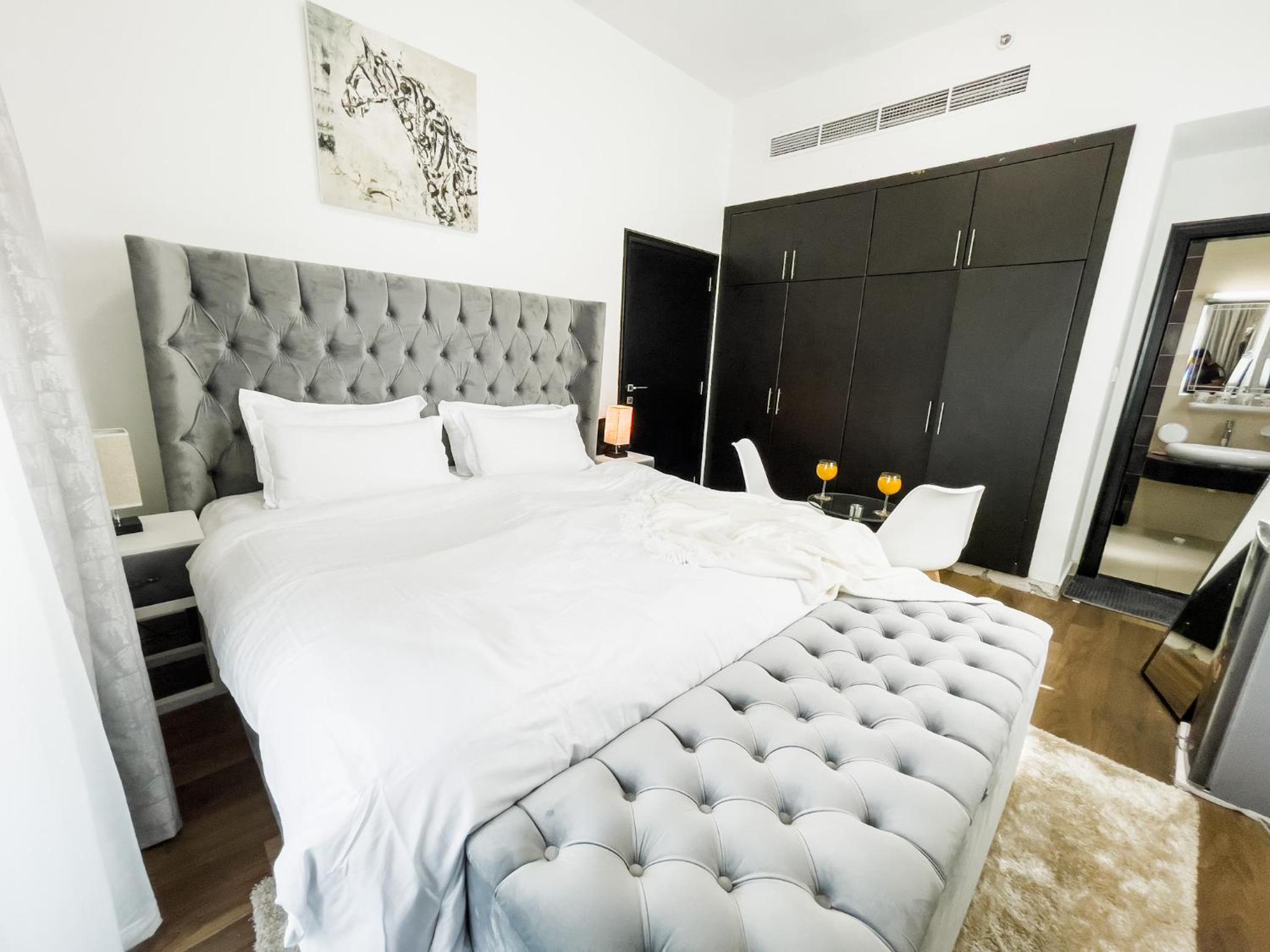 Luxury Room with Marina view close to JBR Beach and Metro with Shared Kitchen