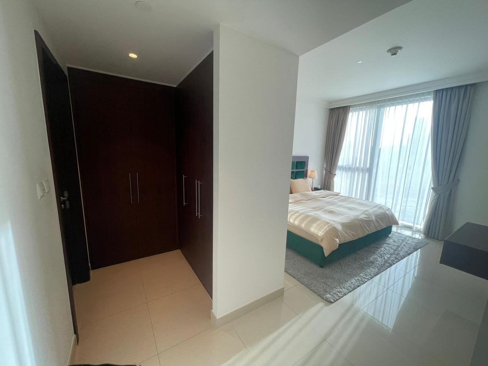 Burj Khalifa view, 3 Bedroom Apartment in Boulevard Point, Connected to Dubai Mall
