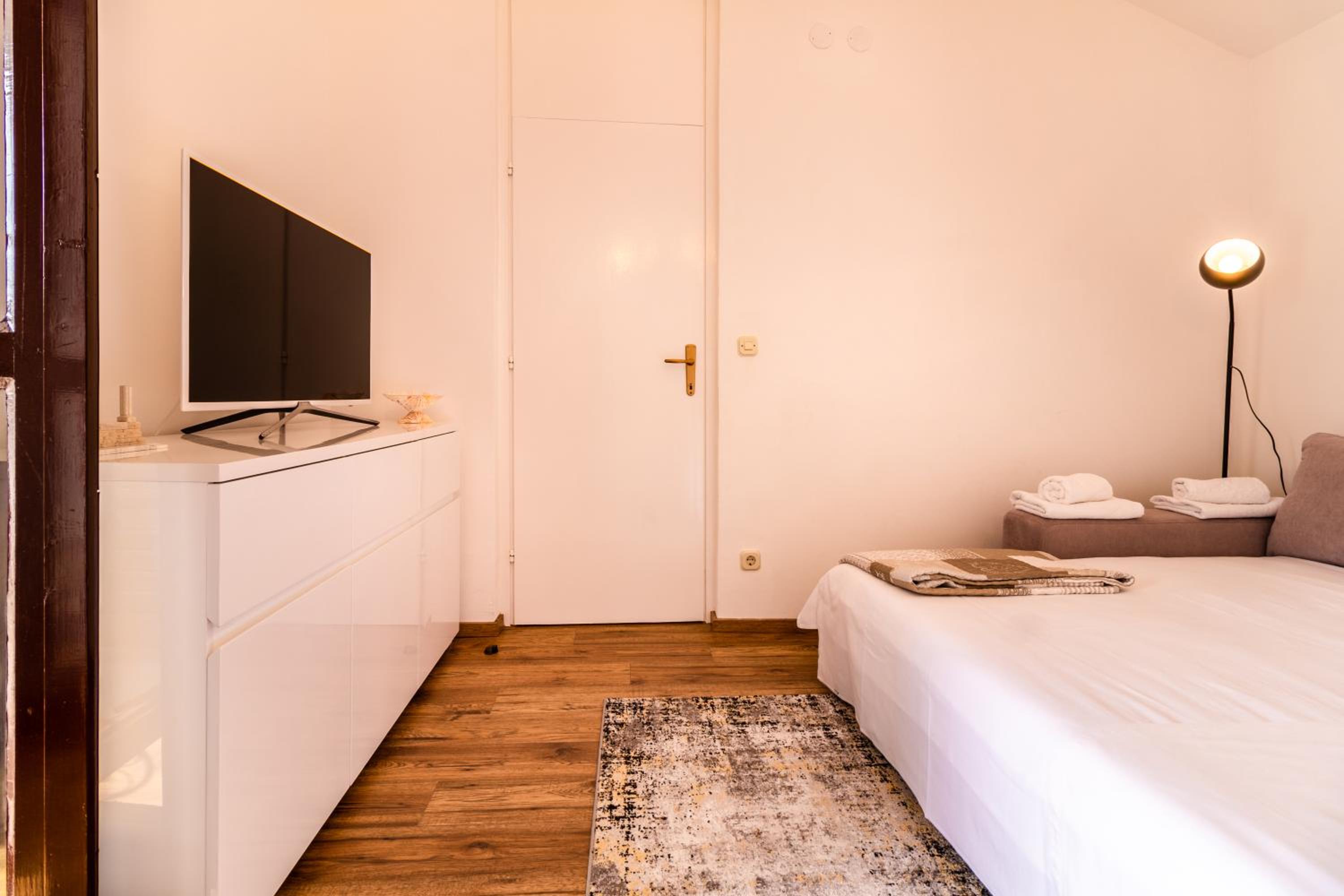 Sunny beach apartment Lavica view 2