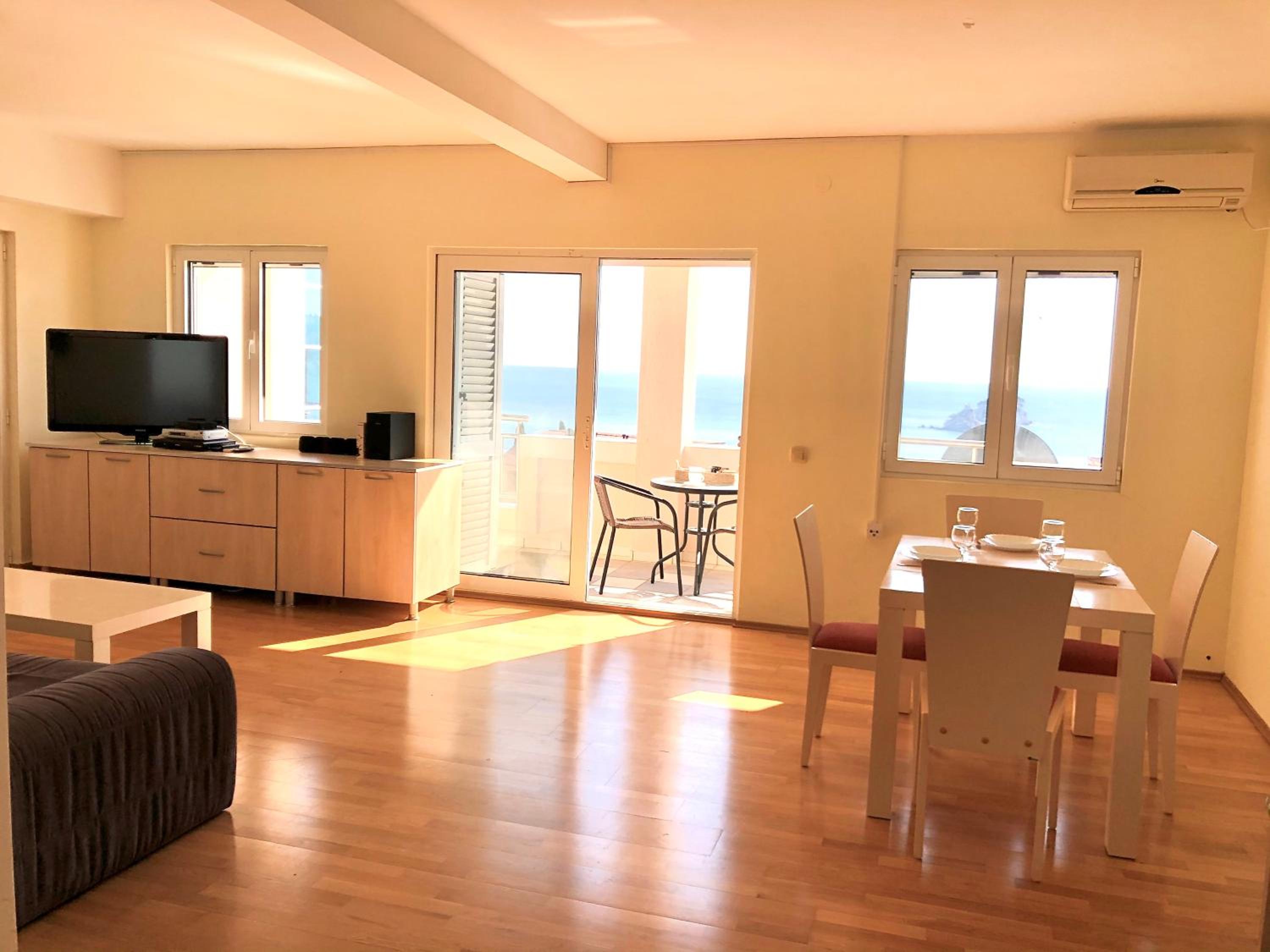 Petrovac Holiday Apartments 2 view 3