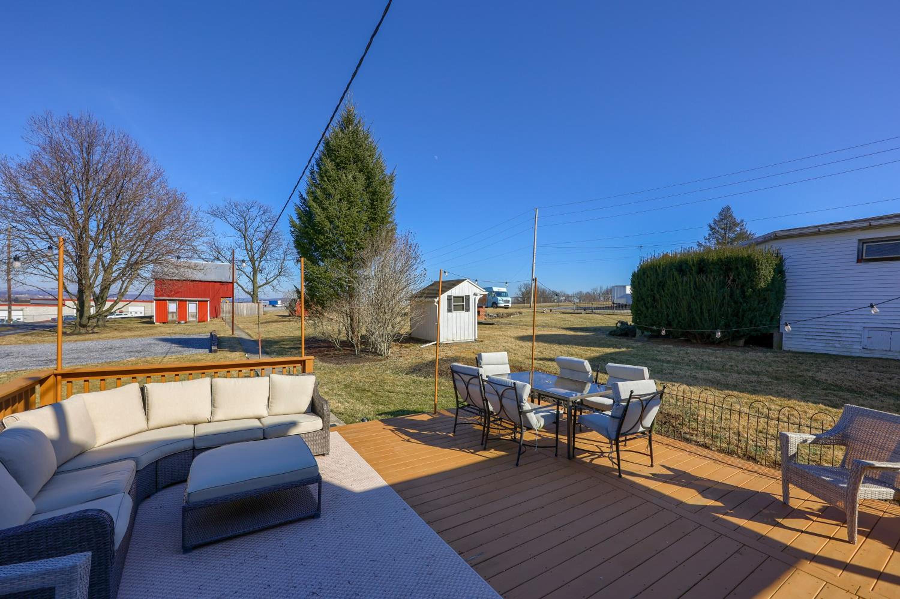 2-Bedroom House w/ Large Outdoor and Firepit!