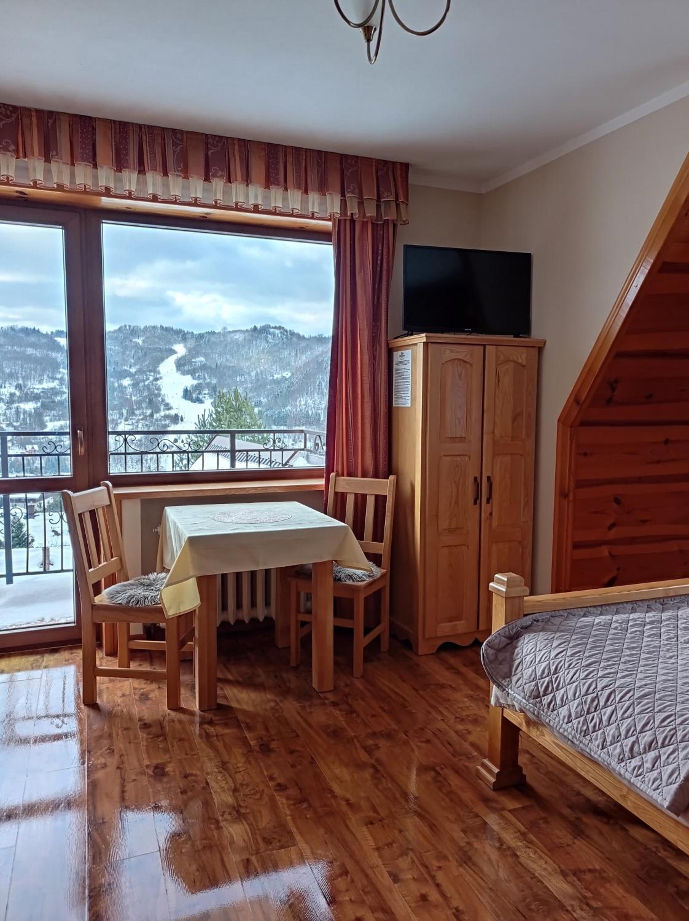 WILLA WIDOKOWA Apartamenty & Pokoje z widokiem na góry view 2