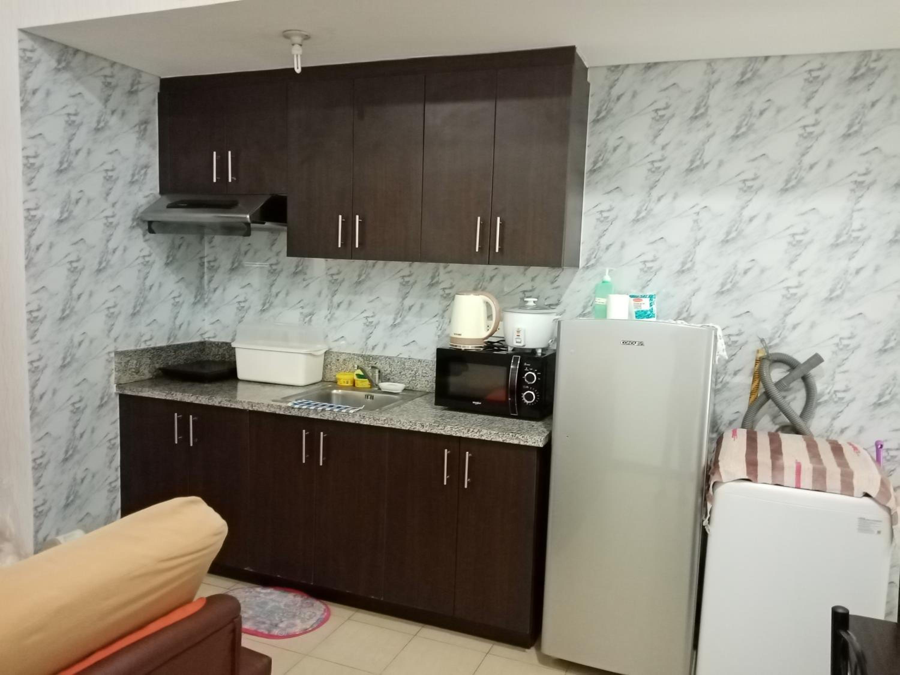 1 br. Condo -EDSA Makati