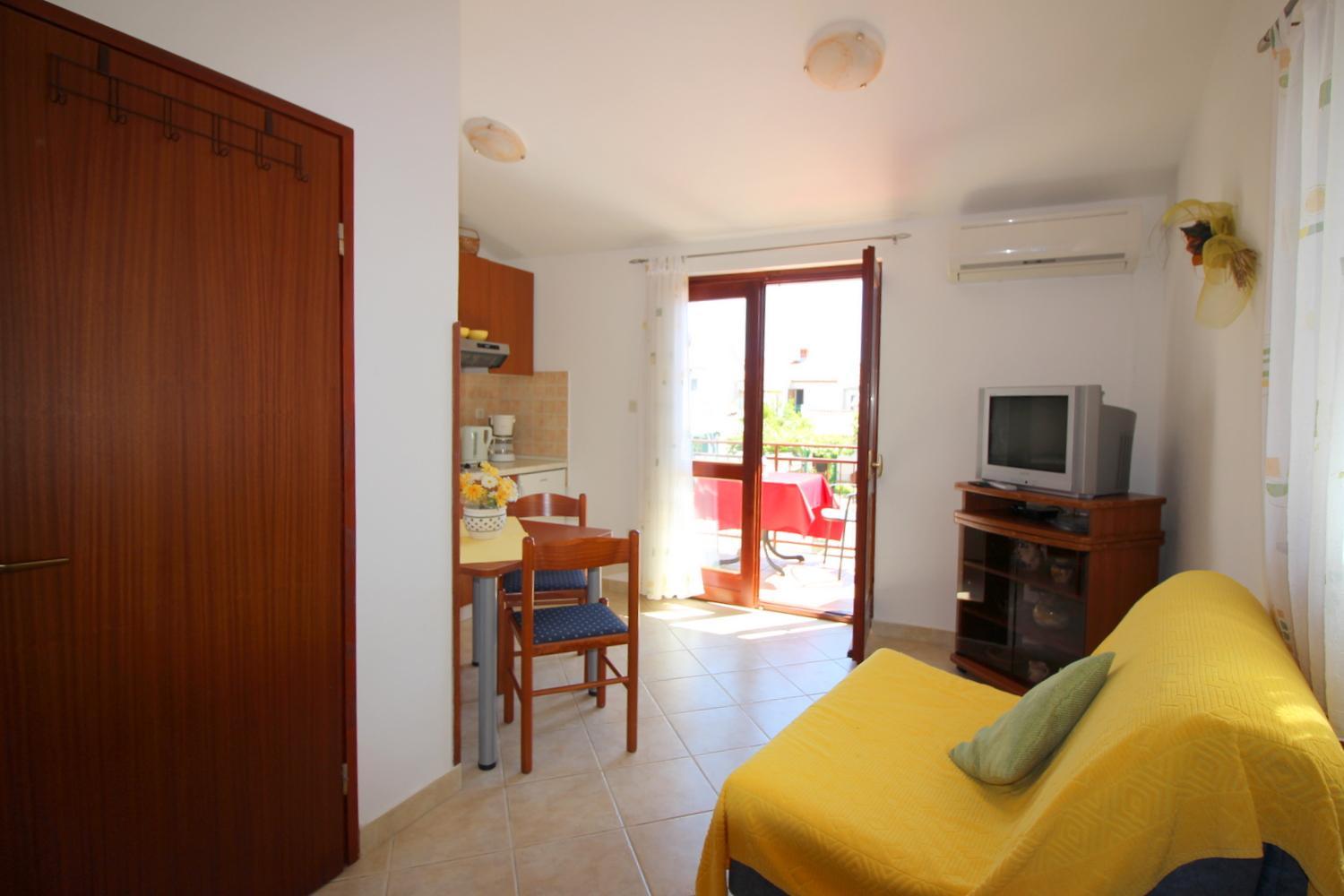 Apartment Radin near the beach view 4