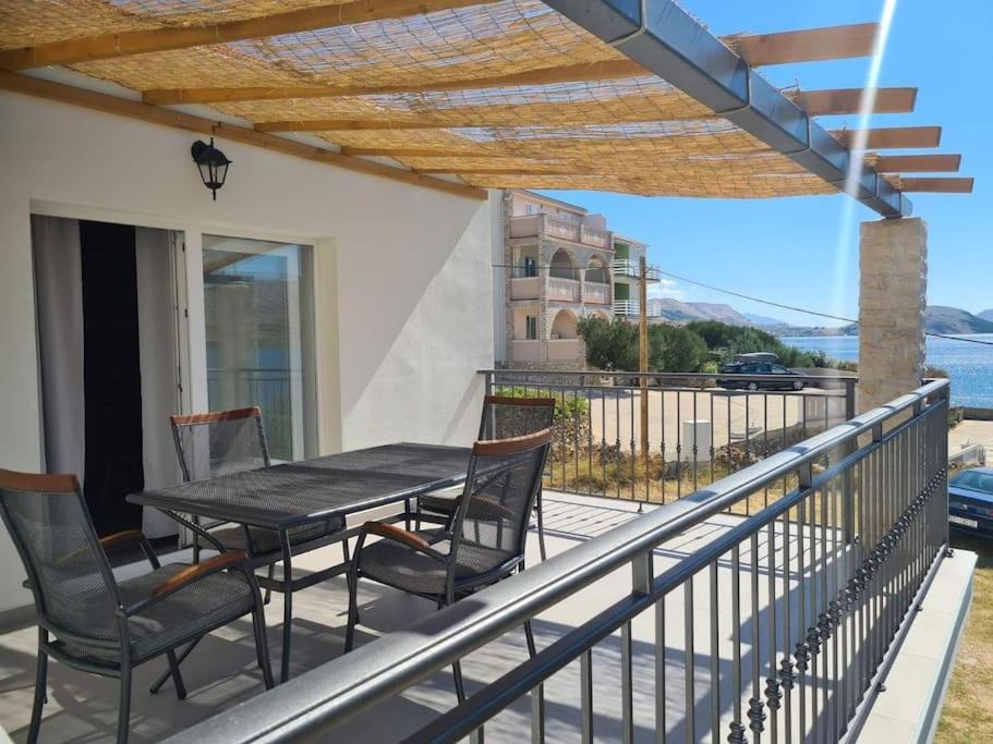 Sea View Apartment - first row to the beach view 2