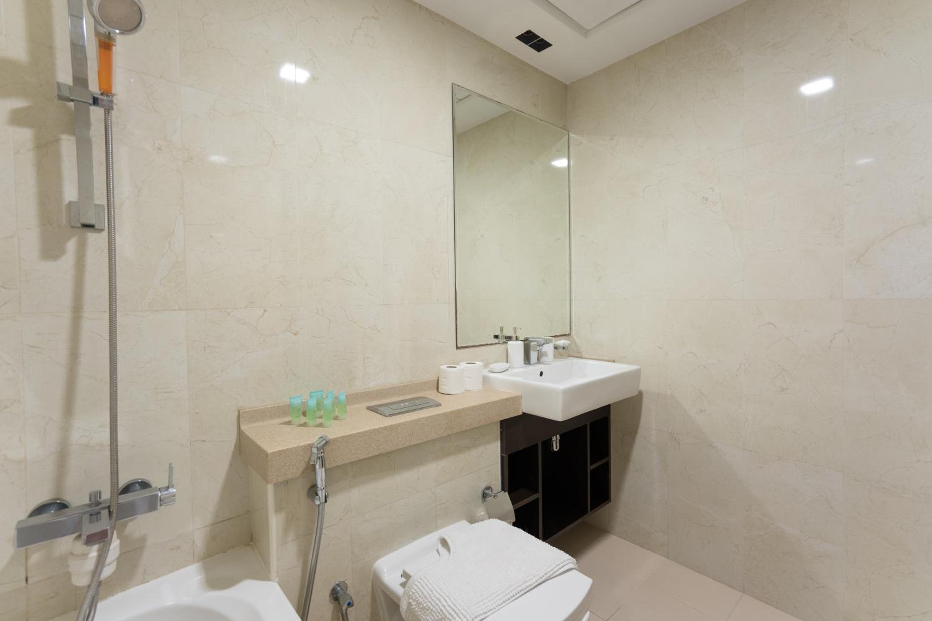HiGuests - Exceptional Apt with Furnished Terrace By the Sea