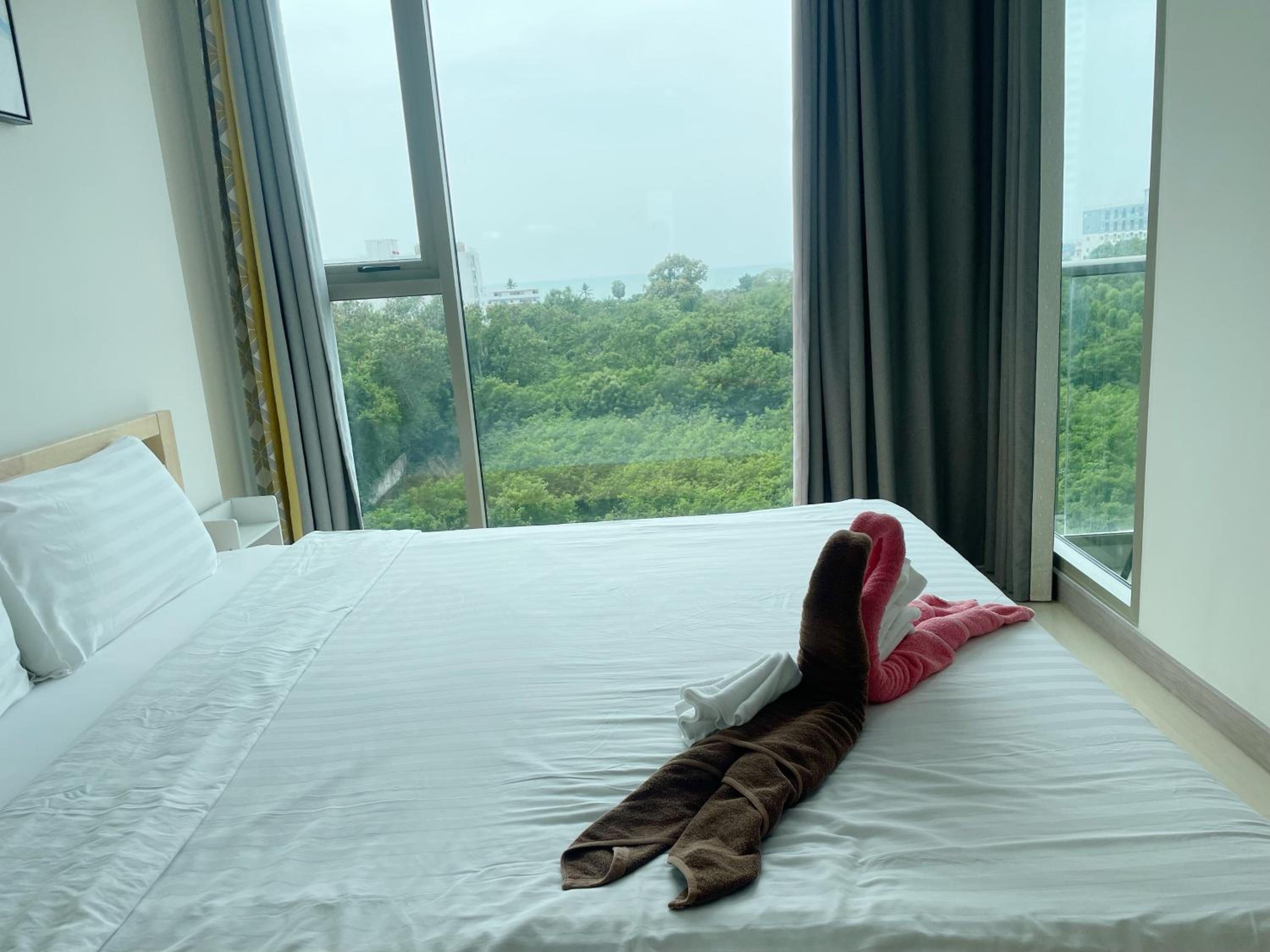 Riviera Jomtien Seaview Condo WiFi 300mbps
