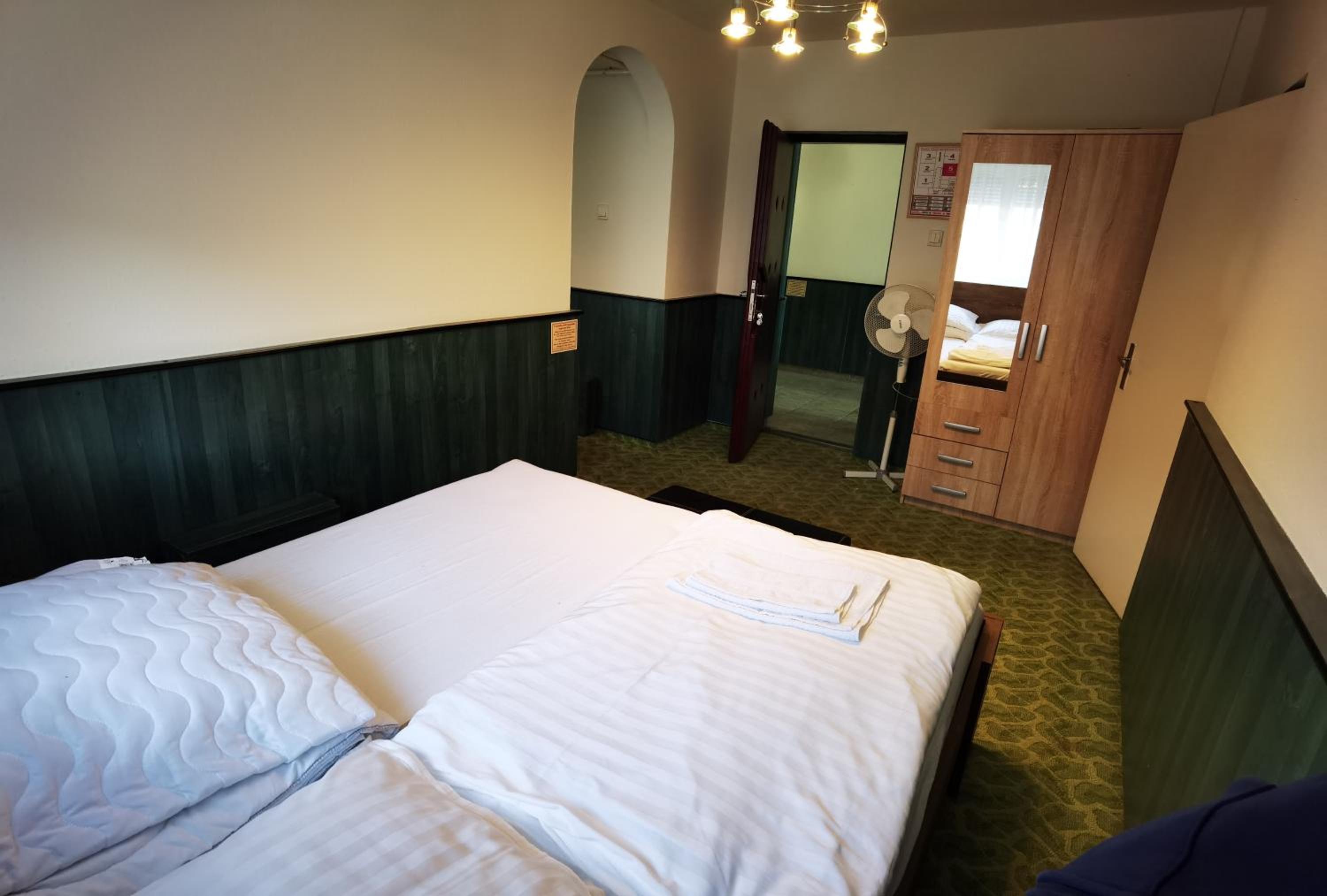 KOMPLEX -Rendezvénytermek-Panzió-Apartman-Irodák- view 2