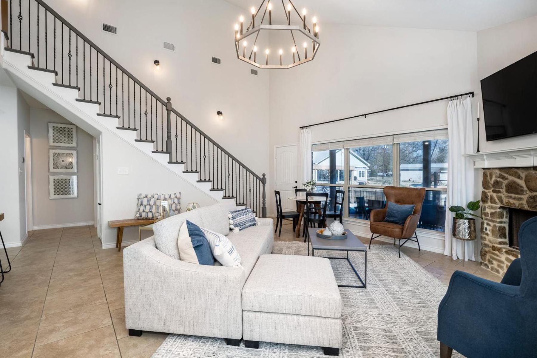 Luxury Lakefront Getaway view 4