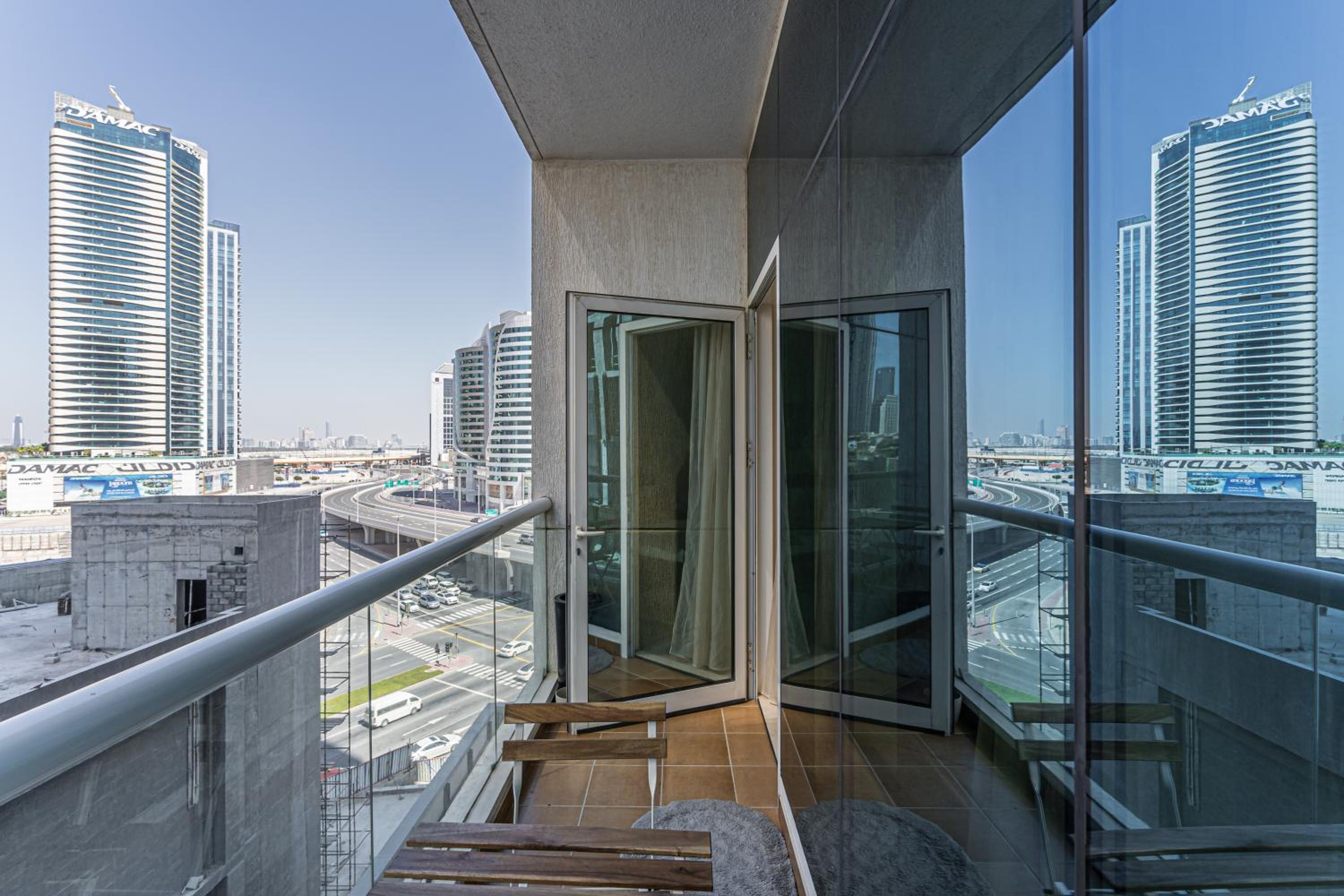 HiGuests - Spacious Studio With City Views Near Dubai Mall