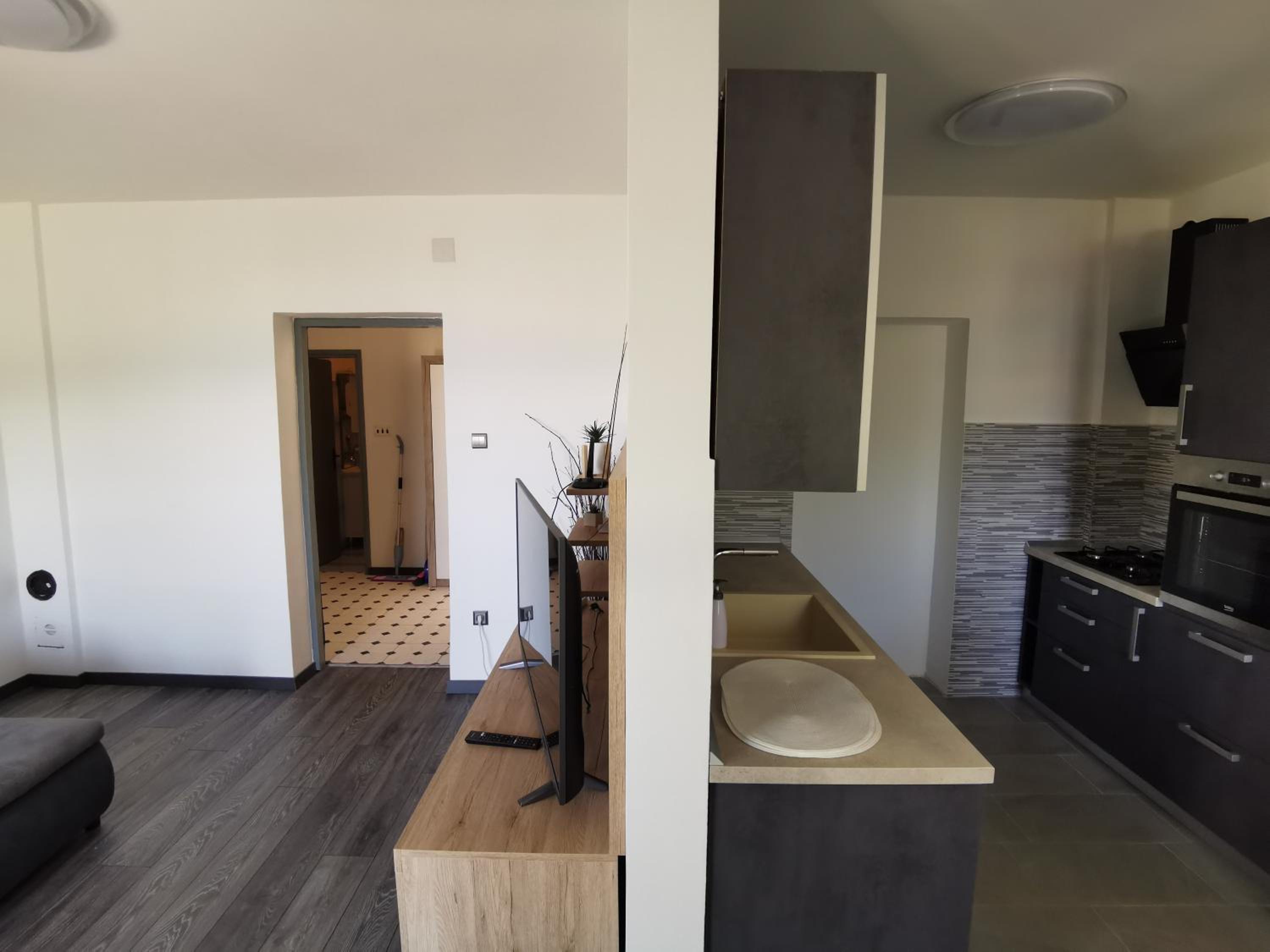 DeeDee Apartment view 4