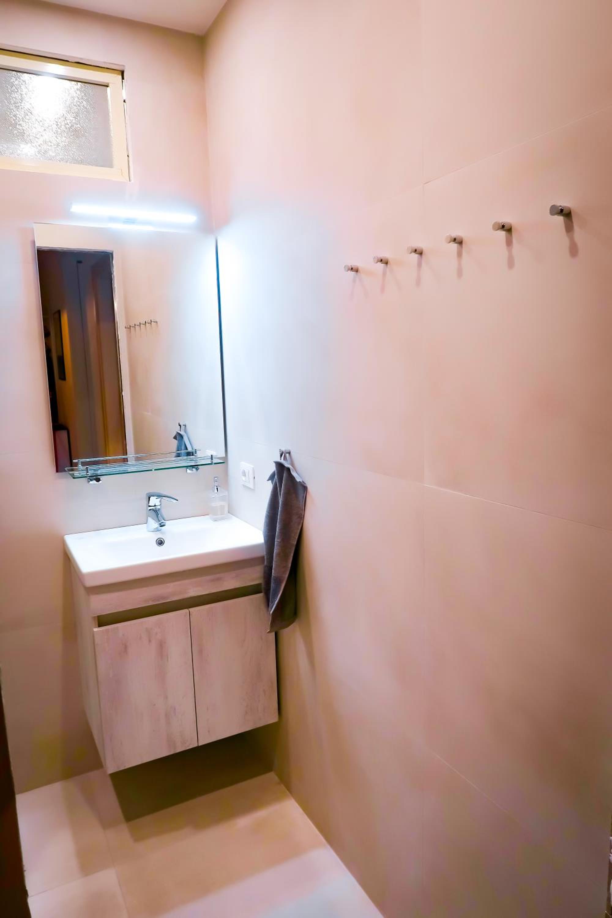 On the Beach (literally) stylish apartment with free P