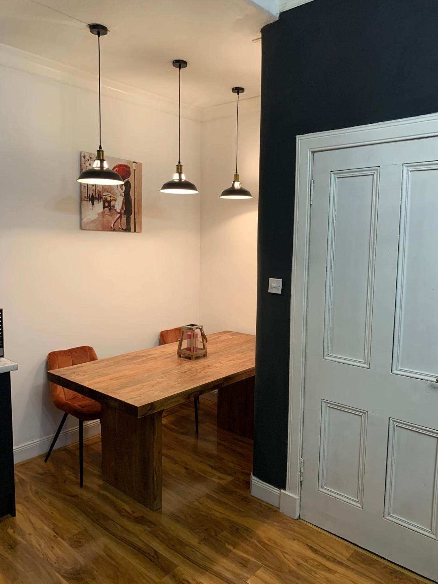 Glamours stylish Victorian apartment near city centre view 4