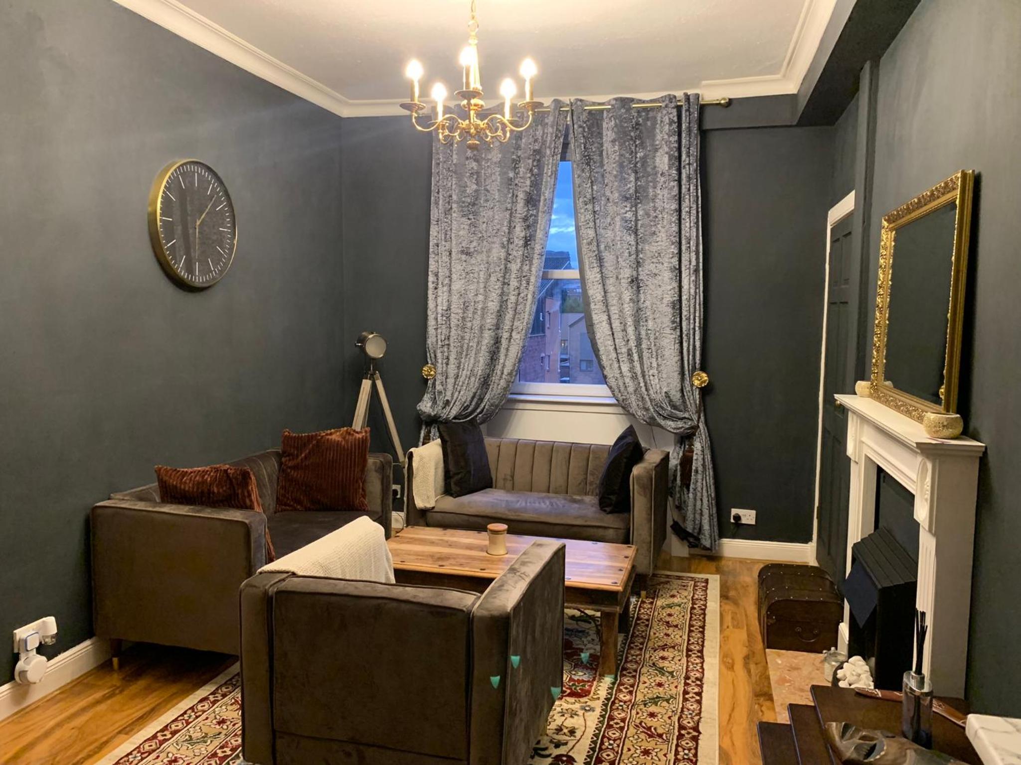 Glamours stylish Victorian apartment near city centre view 5