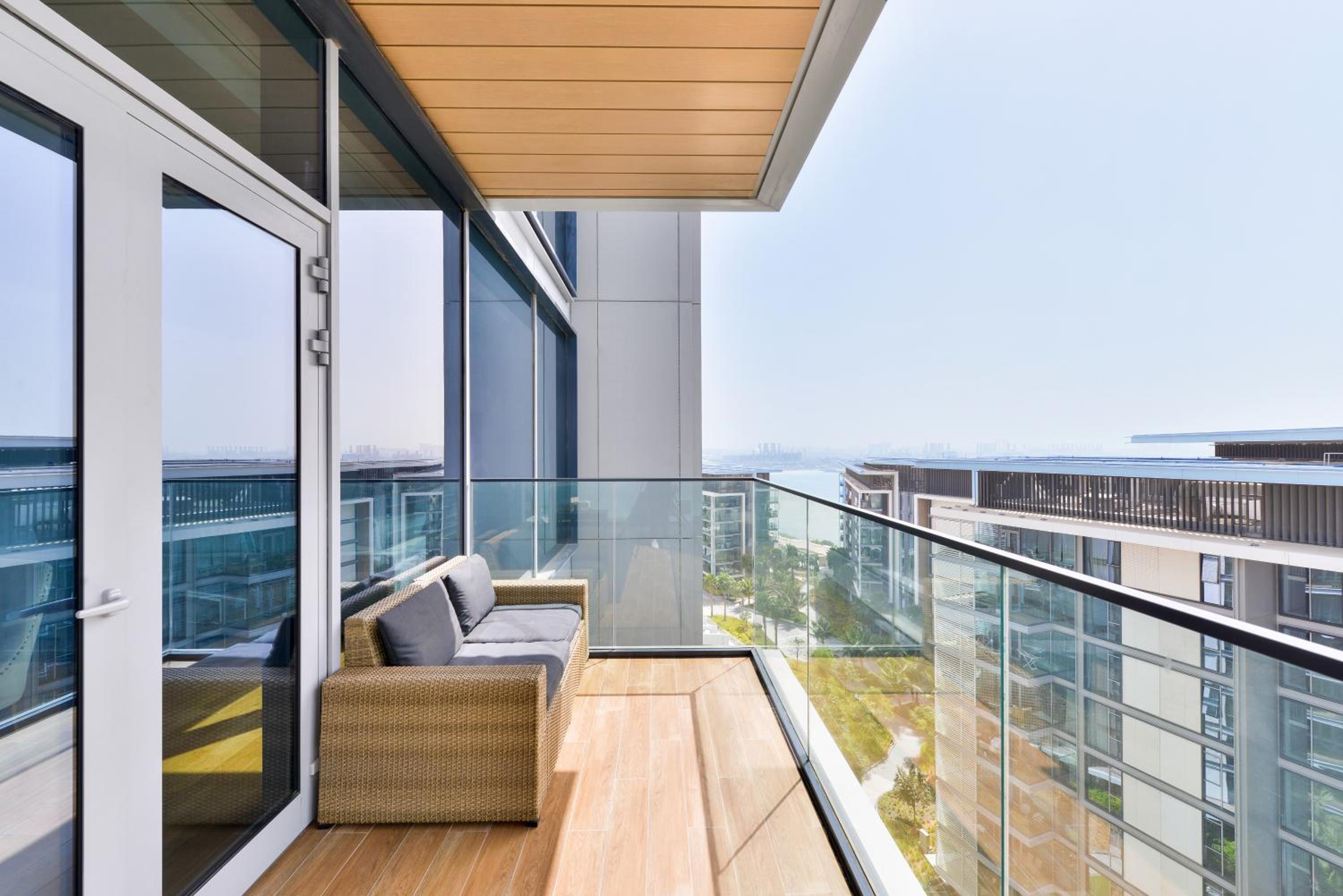 Premium 2+1 BR condo in the heart of Bluewaters Island