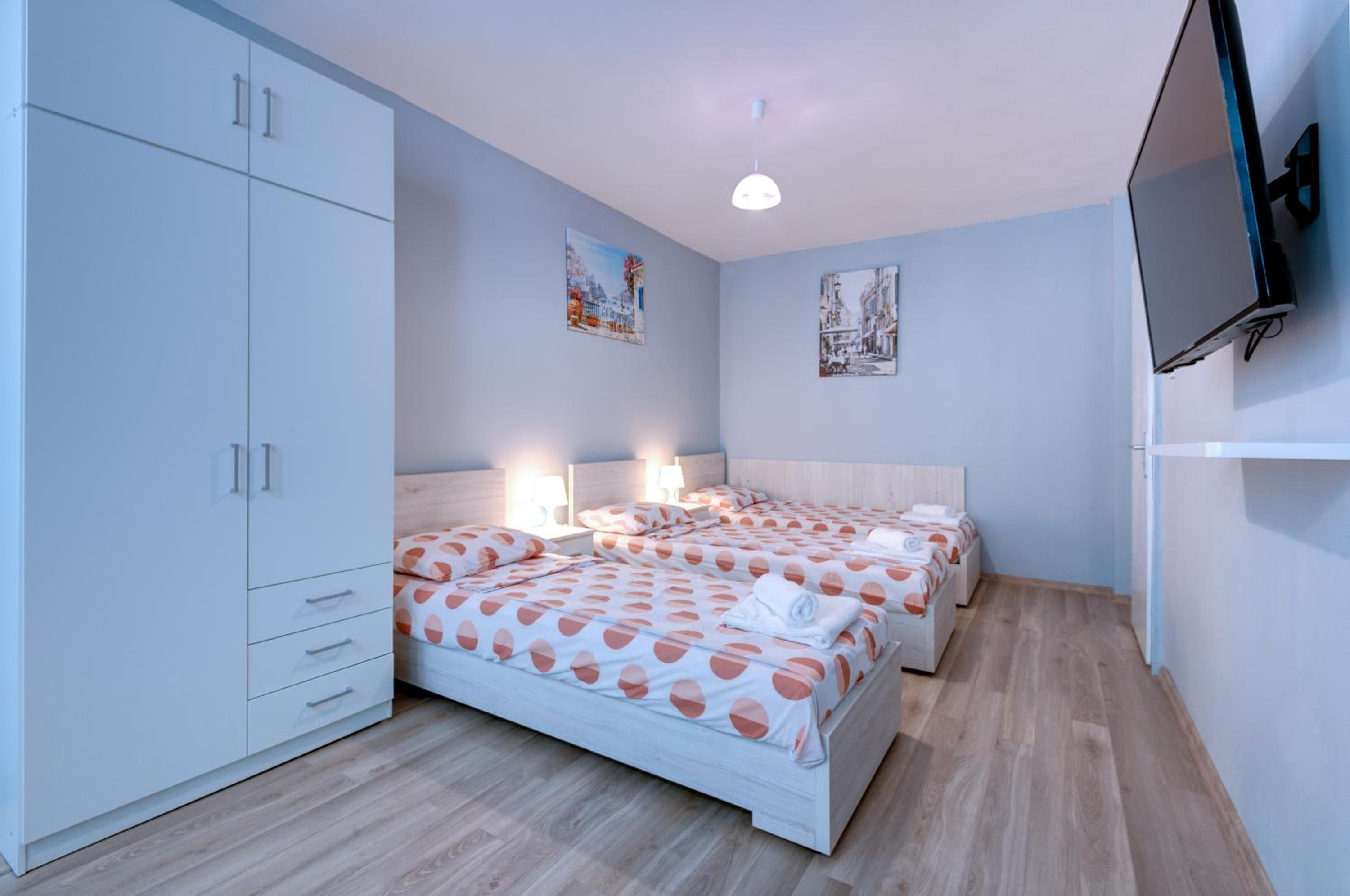 Daisy - 3 Room and Kitchen Apartment in Lazur