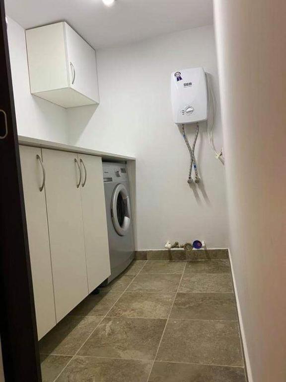 Mesrop Mashtots Avenue 6, 2 room apartament