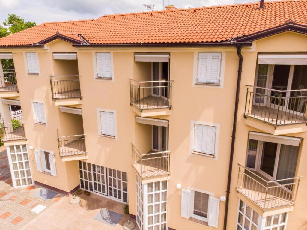 B&B Pansion Vago view 3