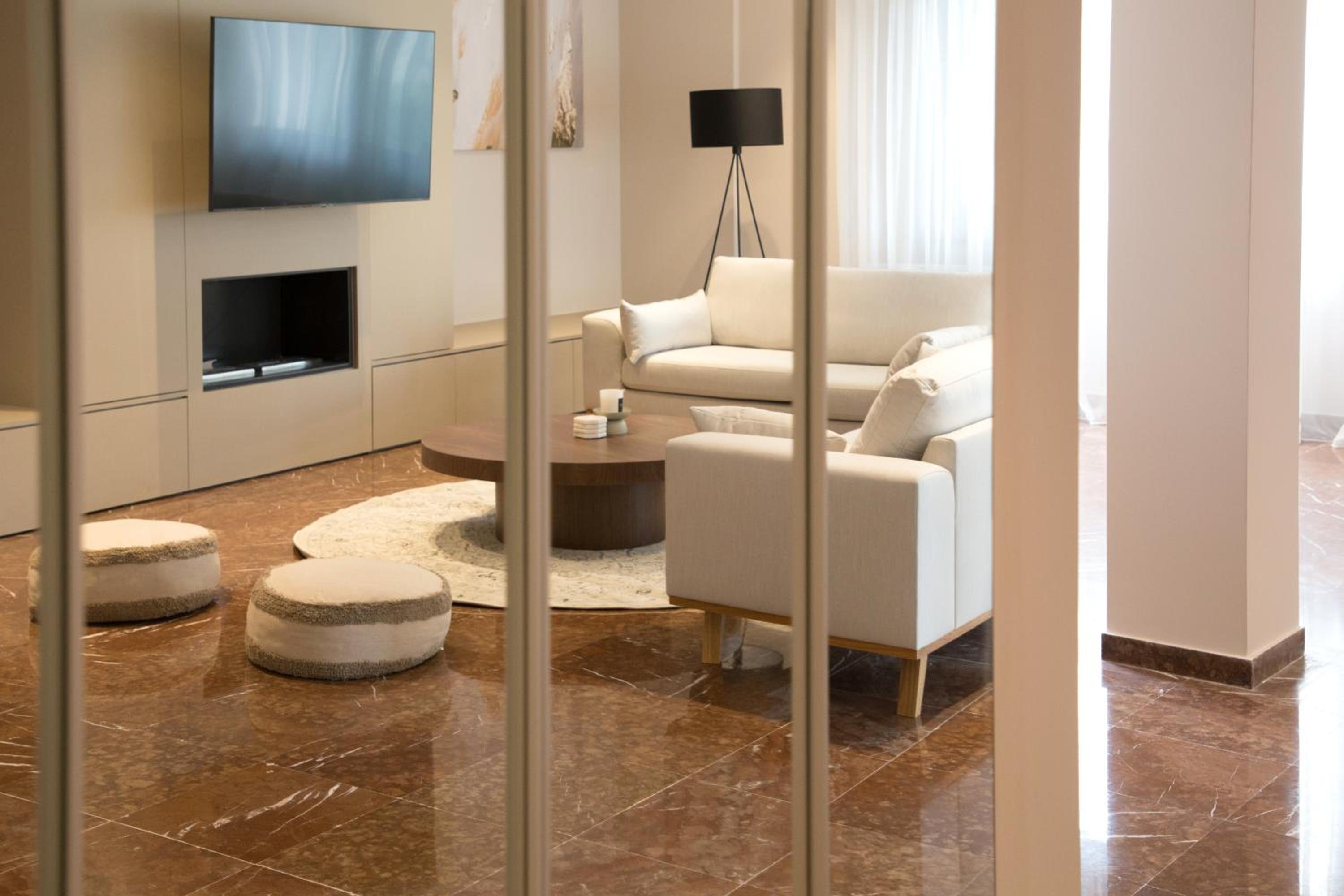 Athenais Luxury Apartment