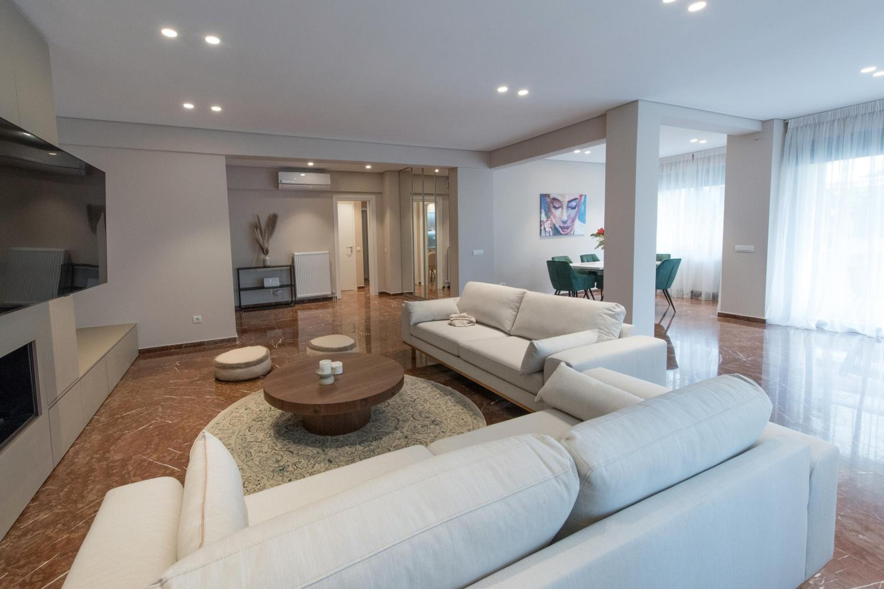 Athenais Luxury Apartment