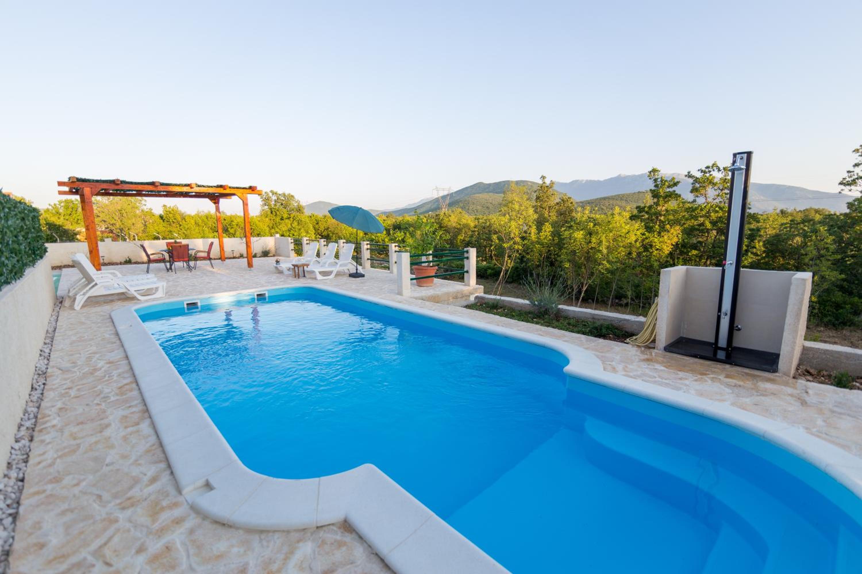 Luxury Villa Paloma Blanca with Heated Pool