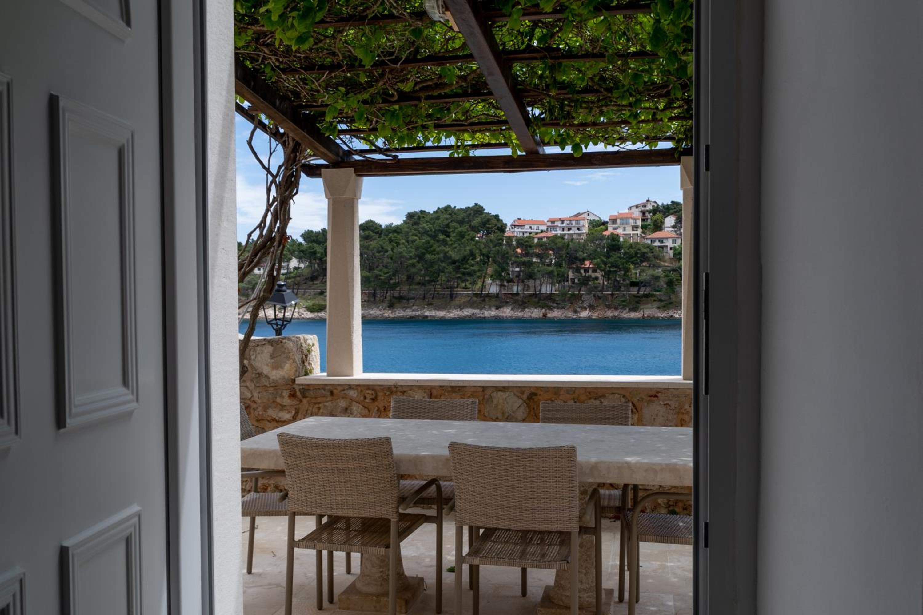 Seafront apartment Marina view 4