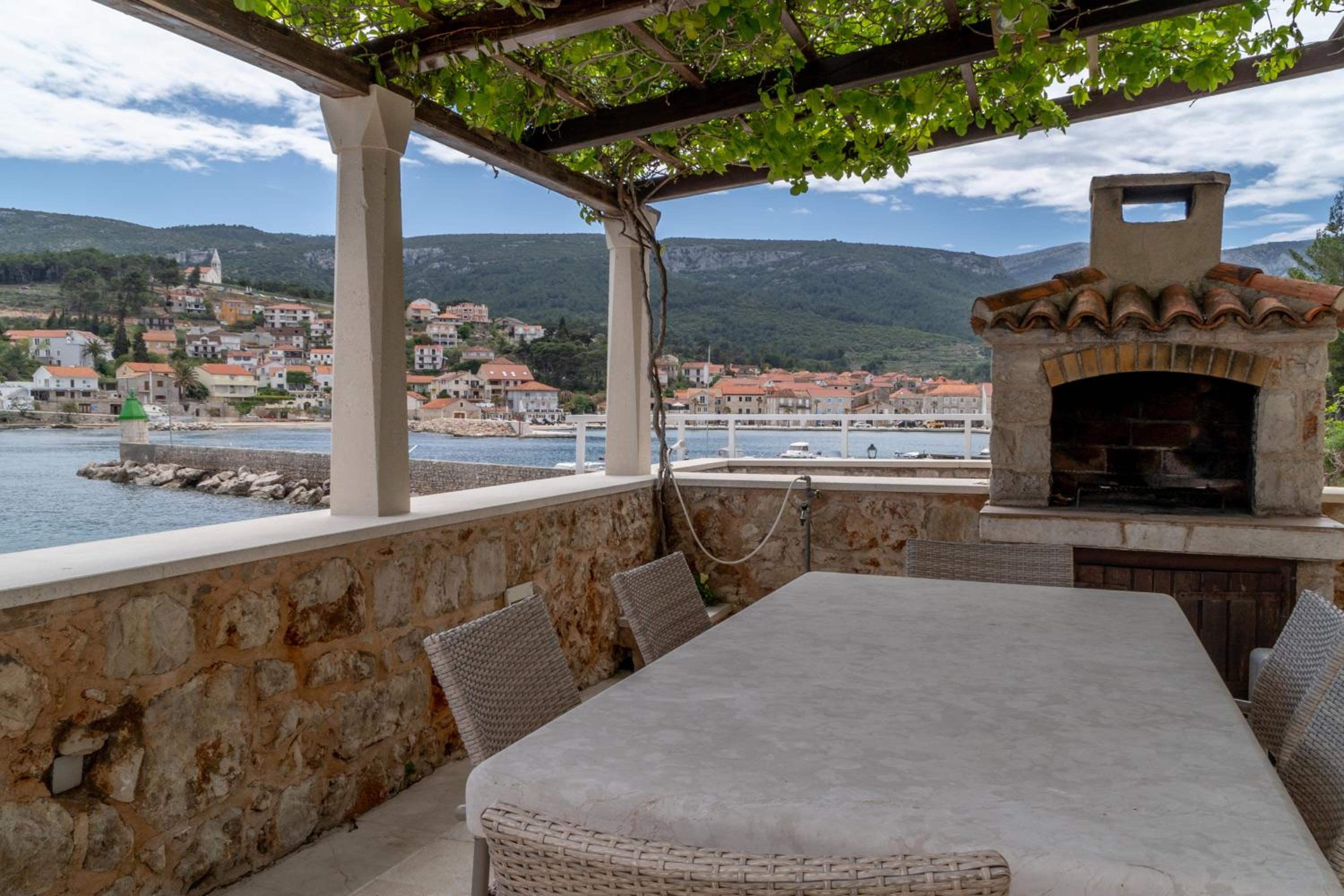 Seafront apartment Marina view 5