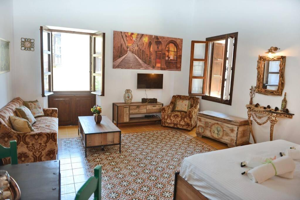 Meandros Suite in Old Town