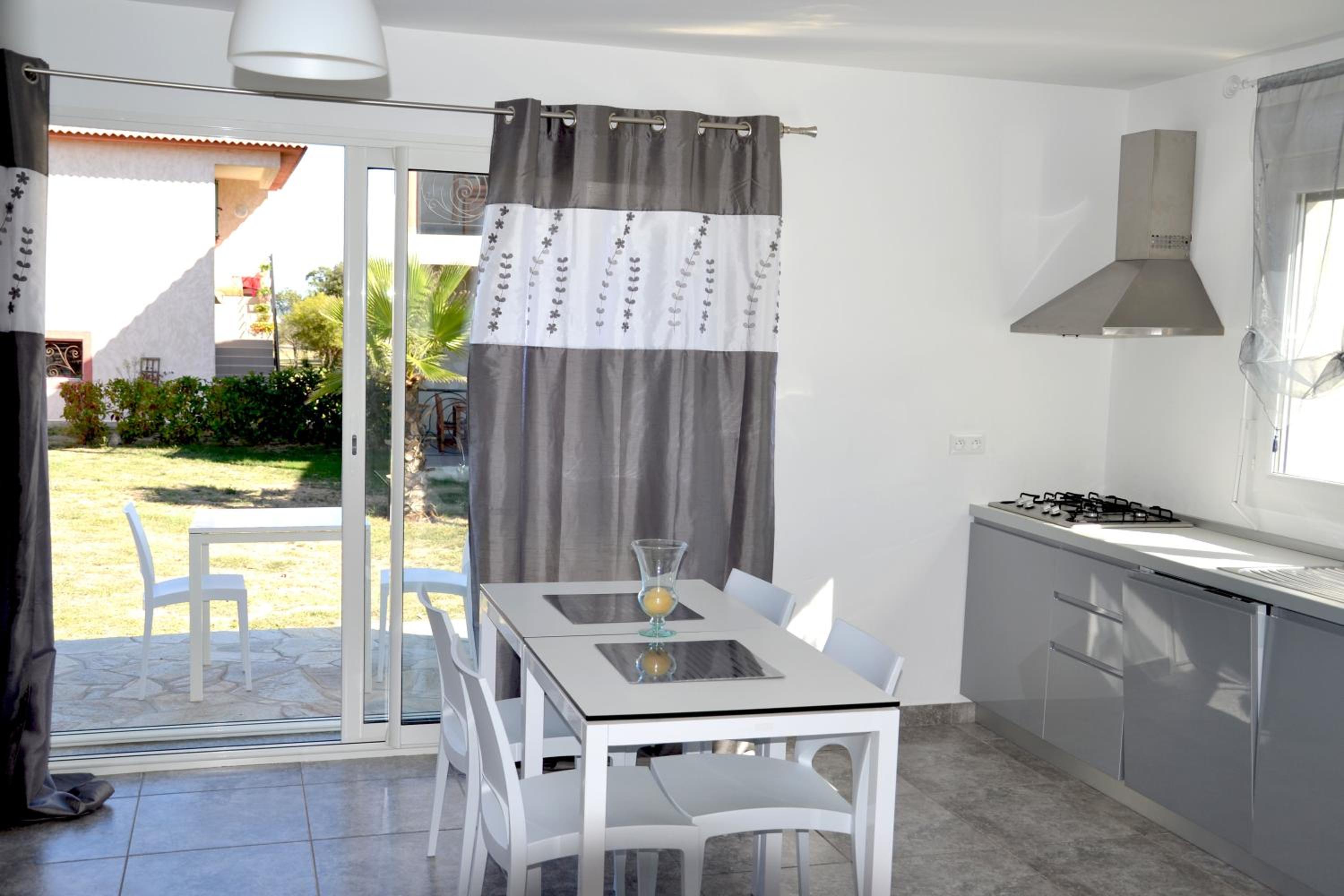 Apartment 4 people near the beach view 5