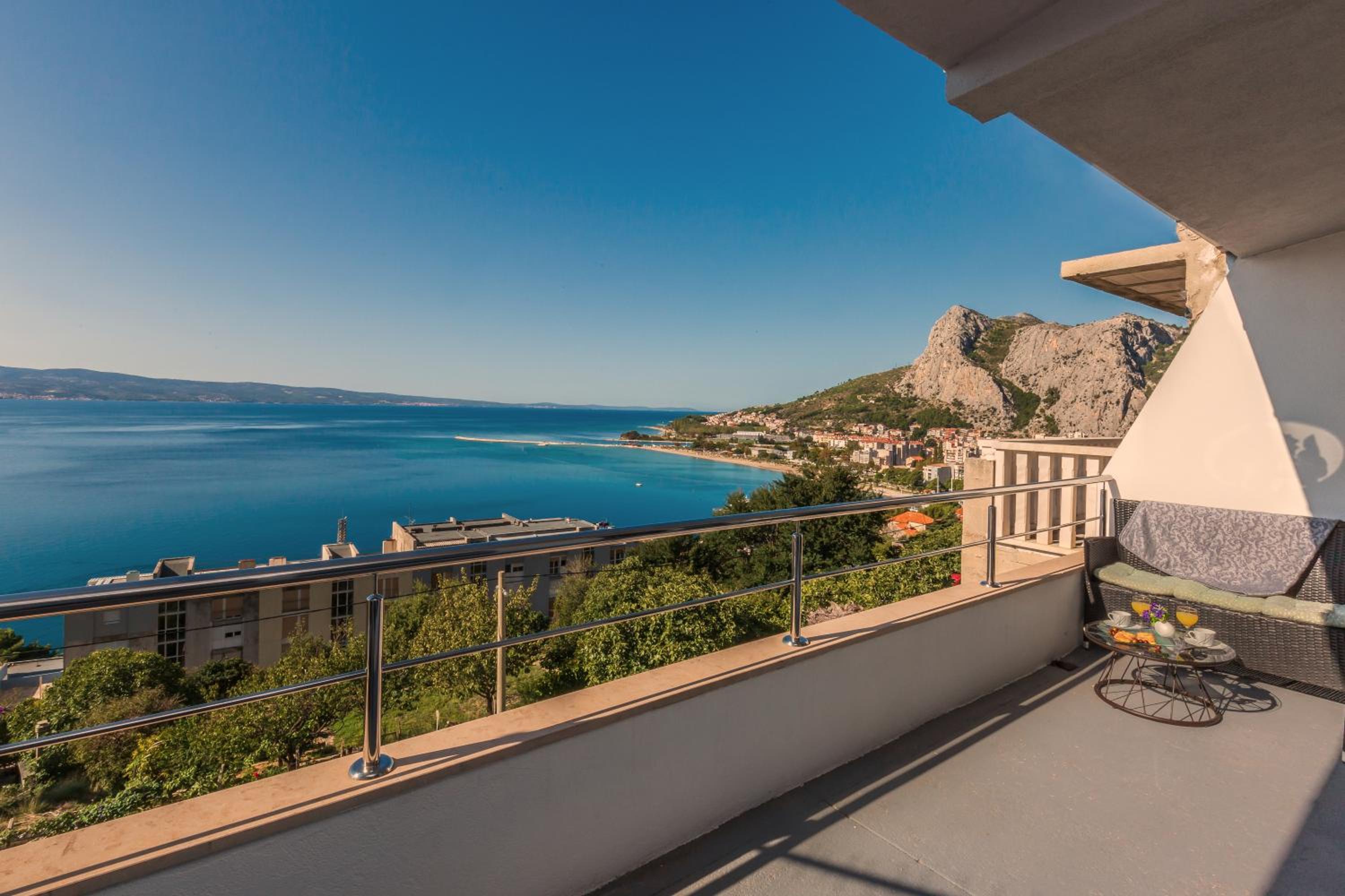 MODERN apartment OMIS