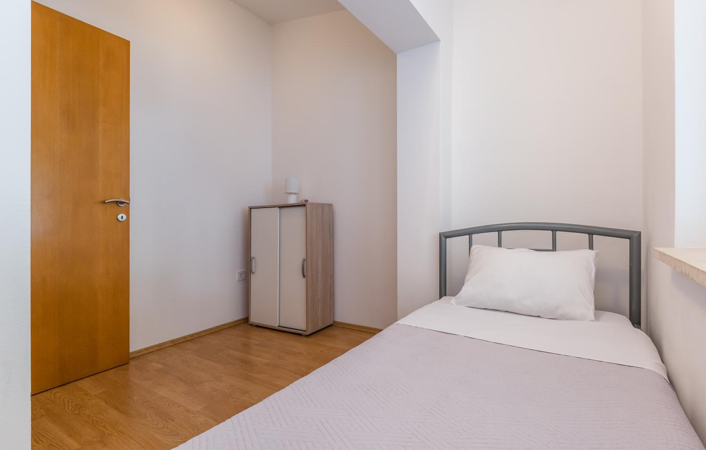 MODERN apartment OMIS view 5