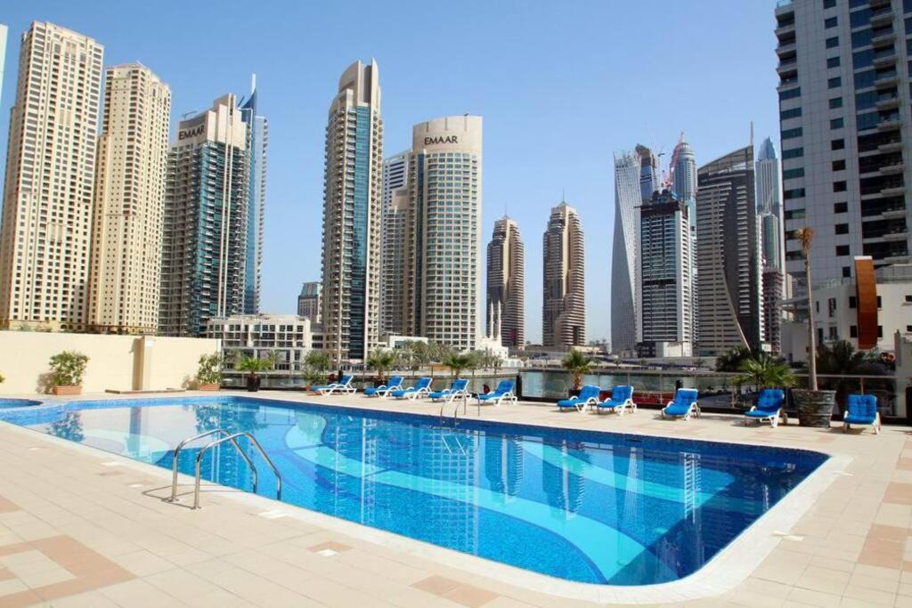 Beautiful Marina Views One Bedroom Apartment with two balconies