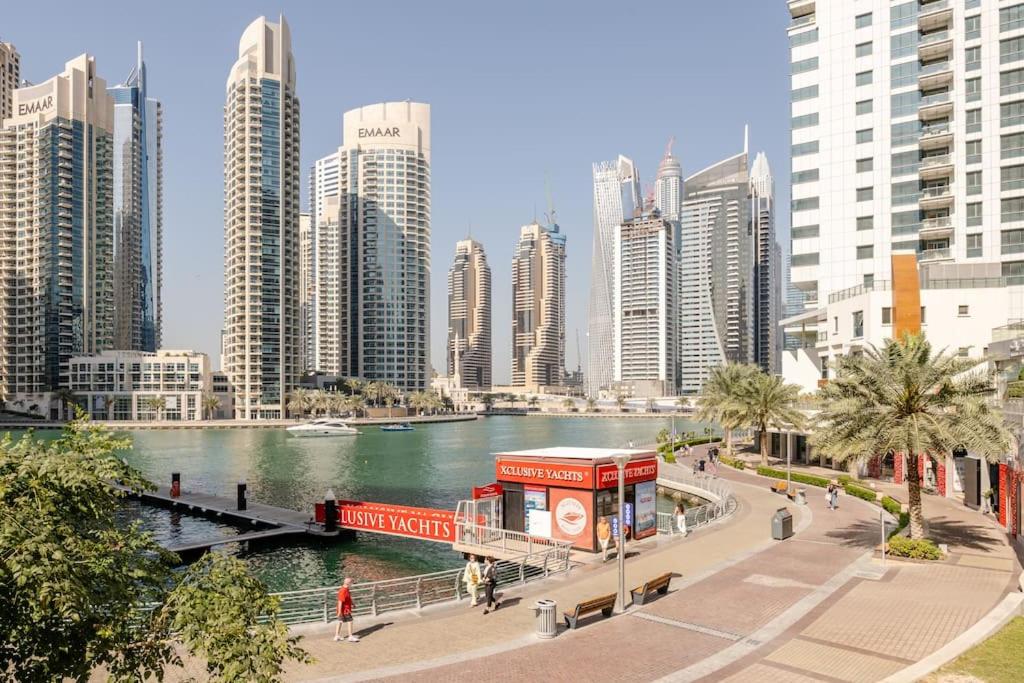 Beautiful Marina Views One Bedroom Apartment with two balconies