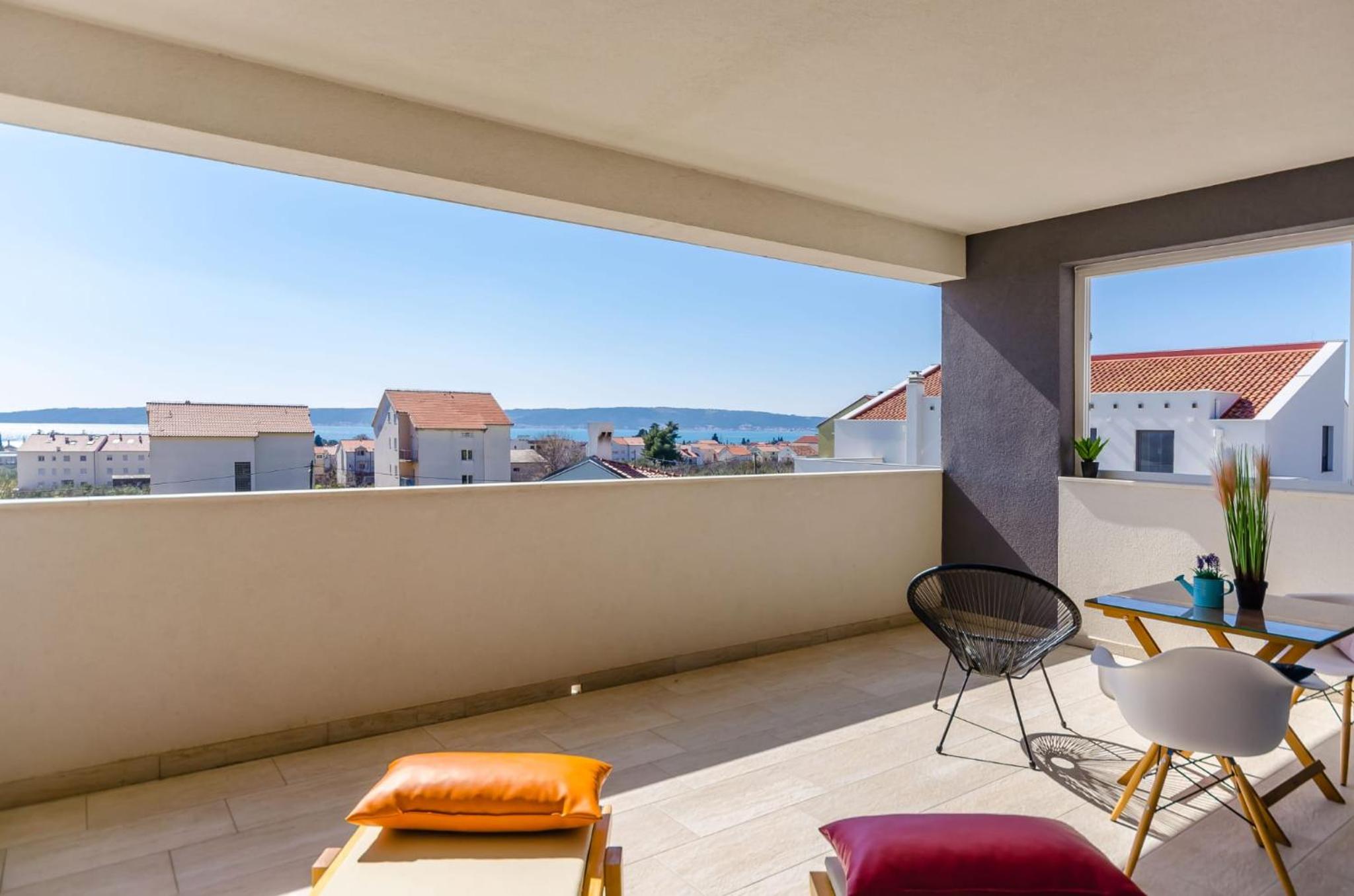 Deluxe double room with sauna and pool view 3