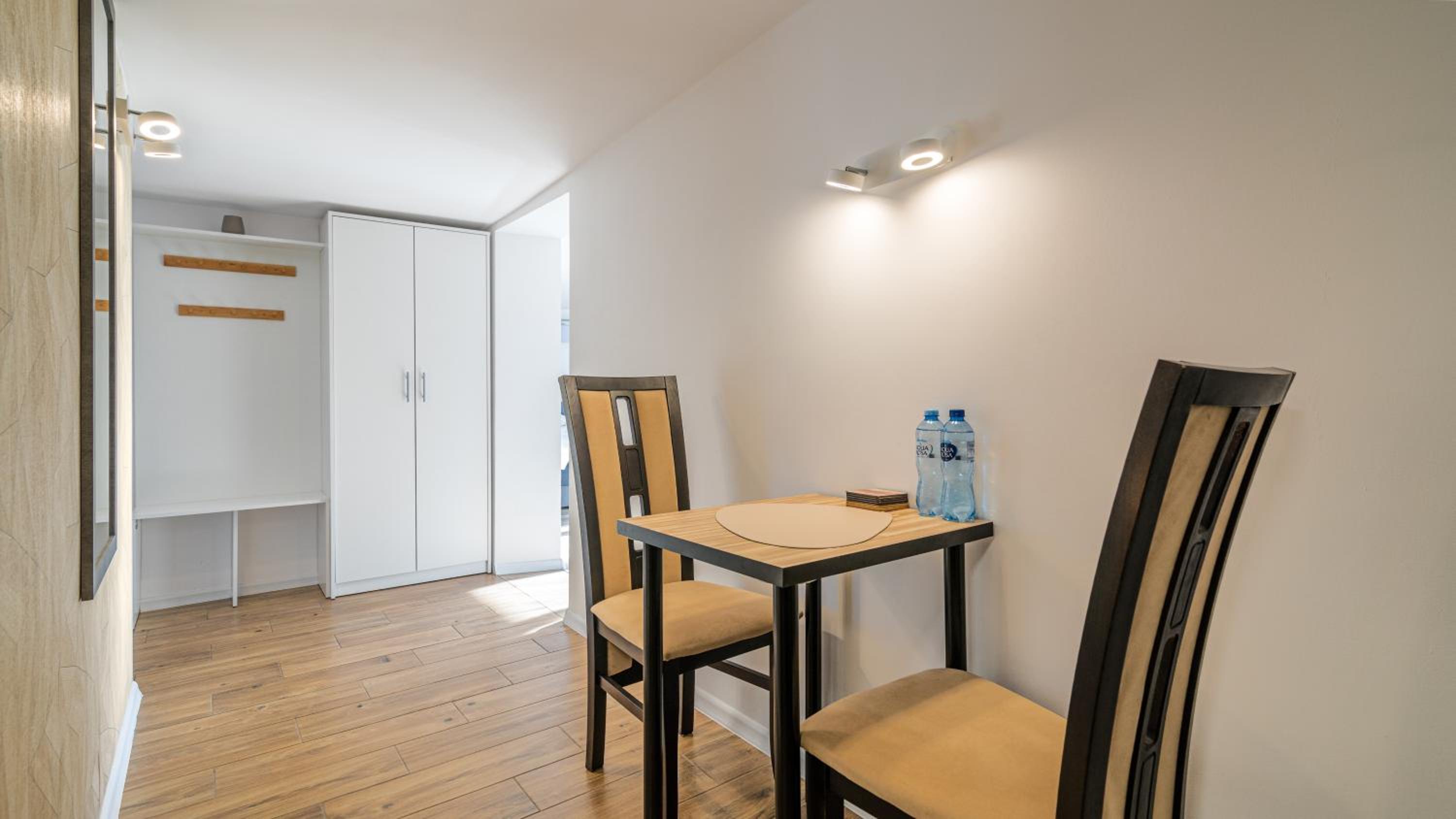 Sunny - BillBerry Apartments view 3